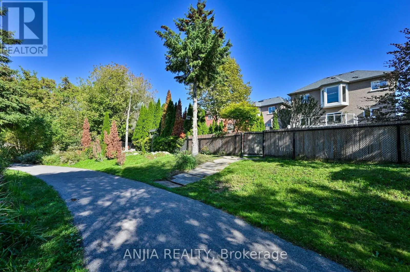 30 ANNINA CRESCENT