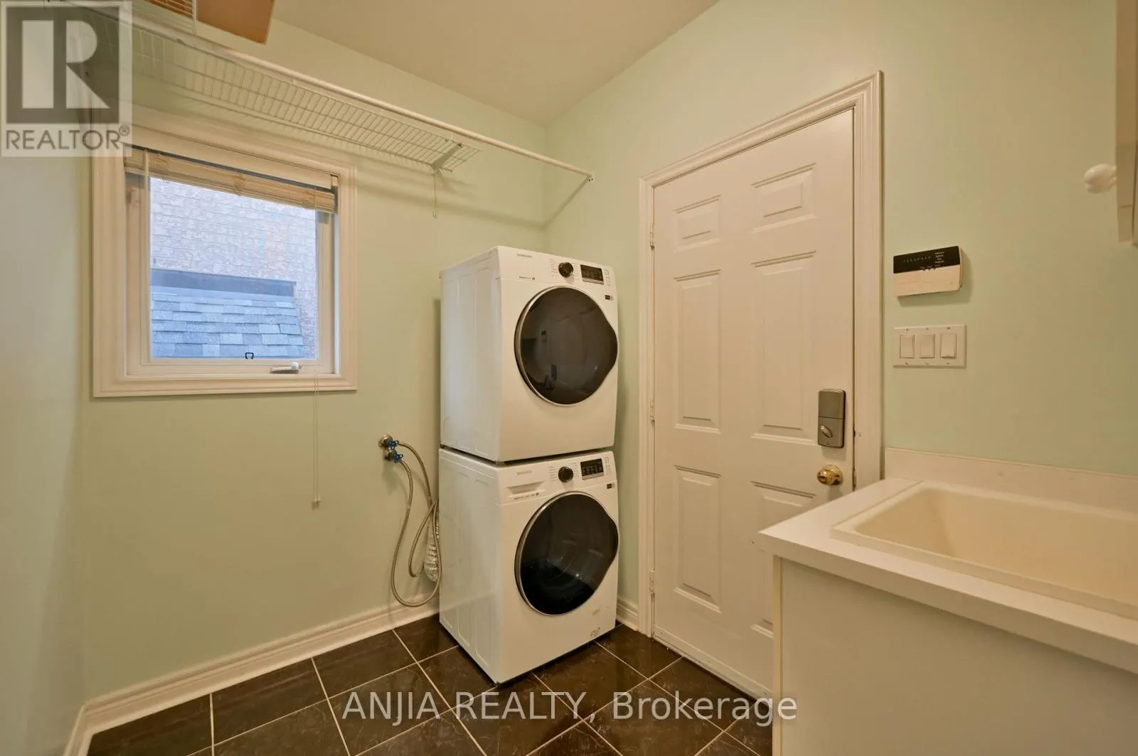 30 ANNINA CRESCENT