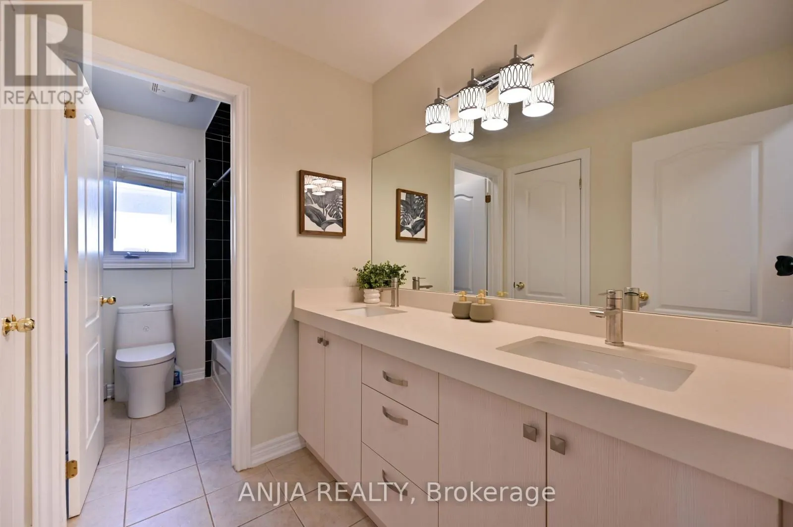 30 ANNINA CRESCENT