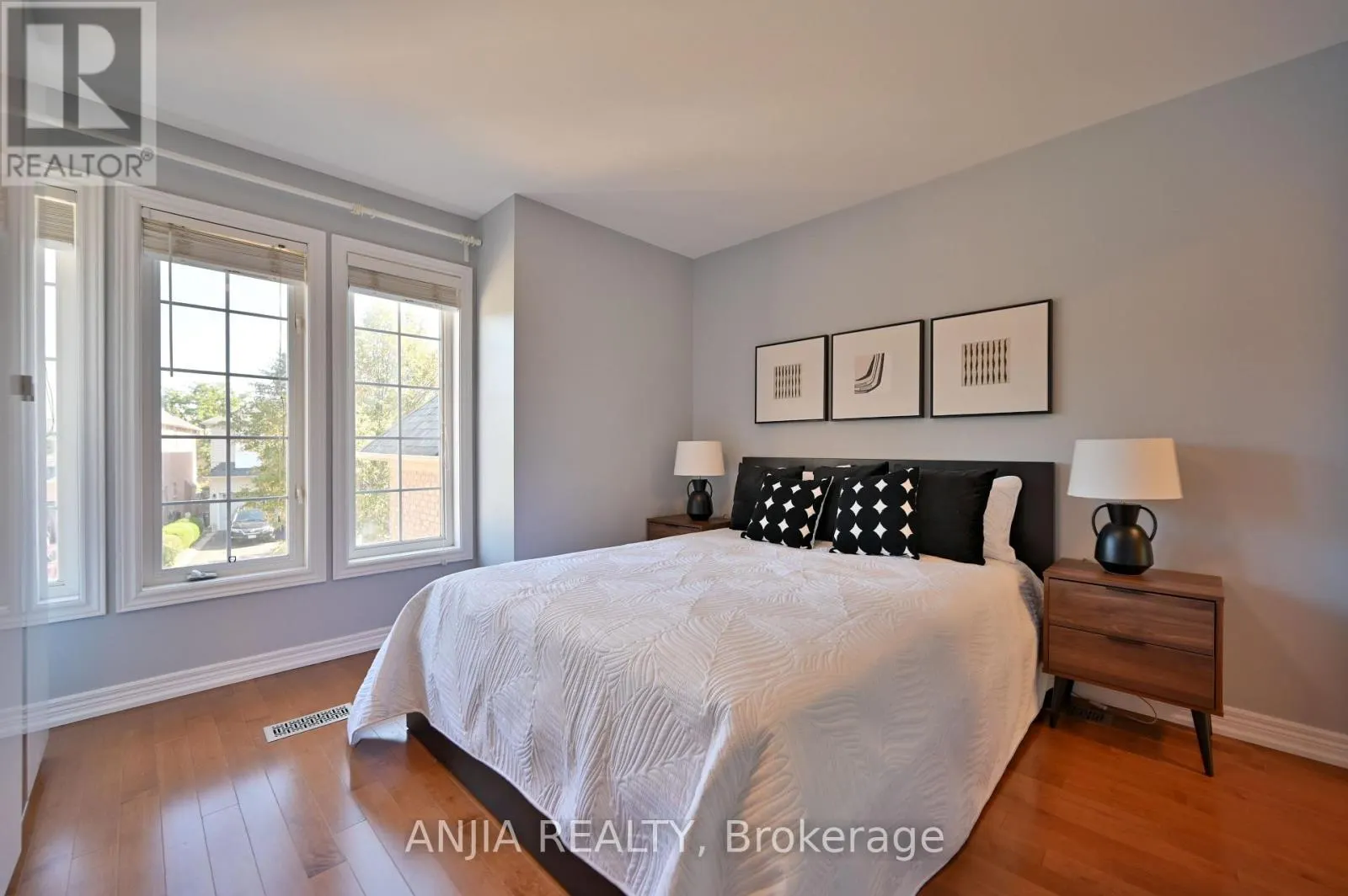30 ANNINA CRESCENT