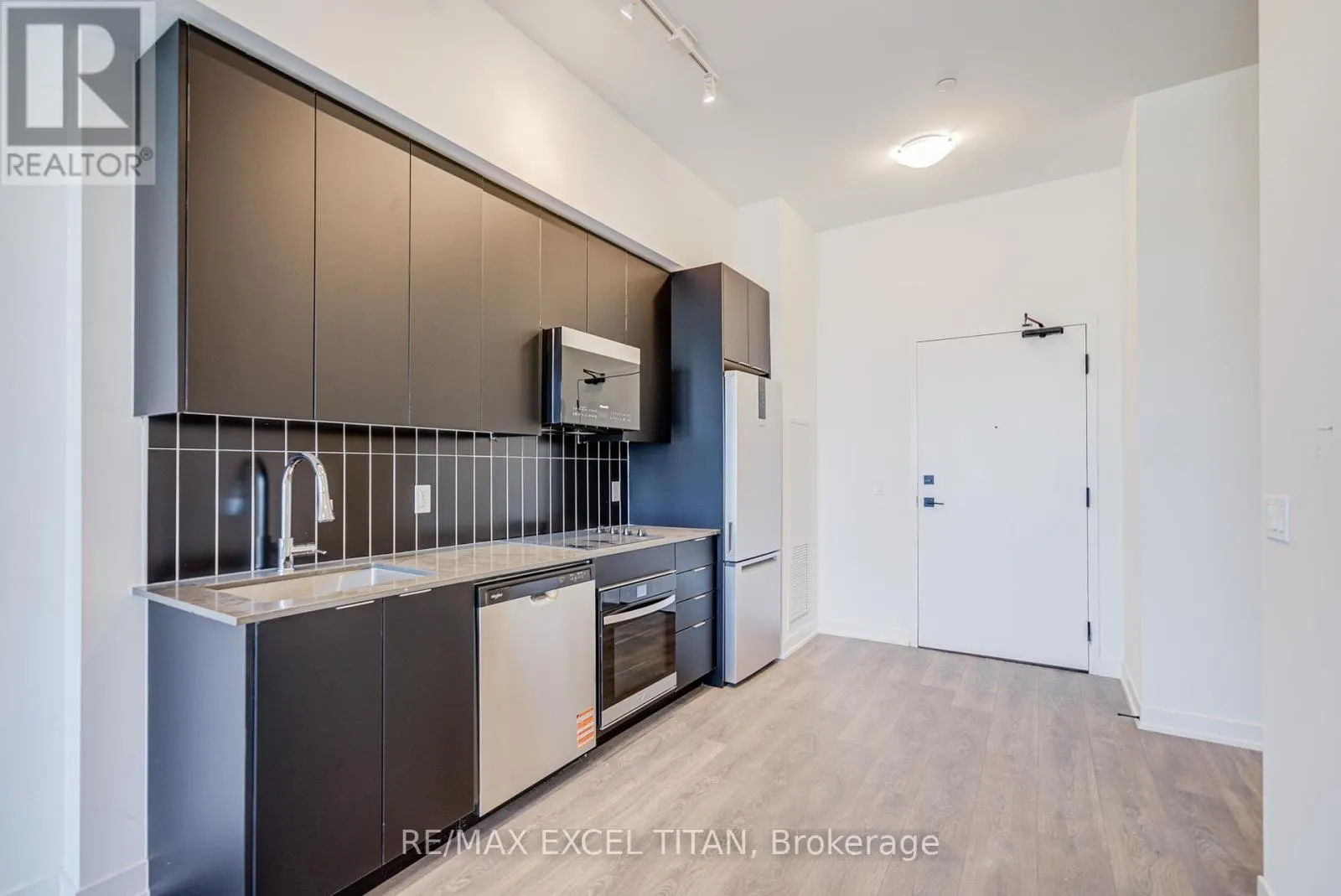3003 - 498 CALDARI ROAD N