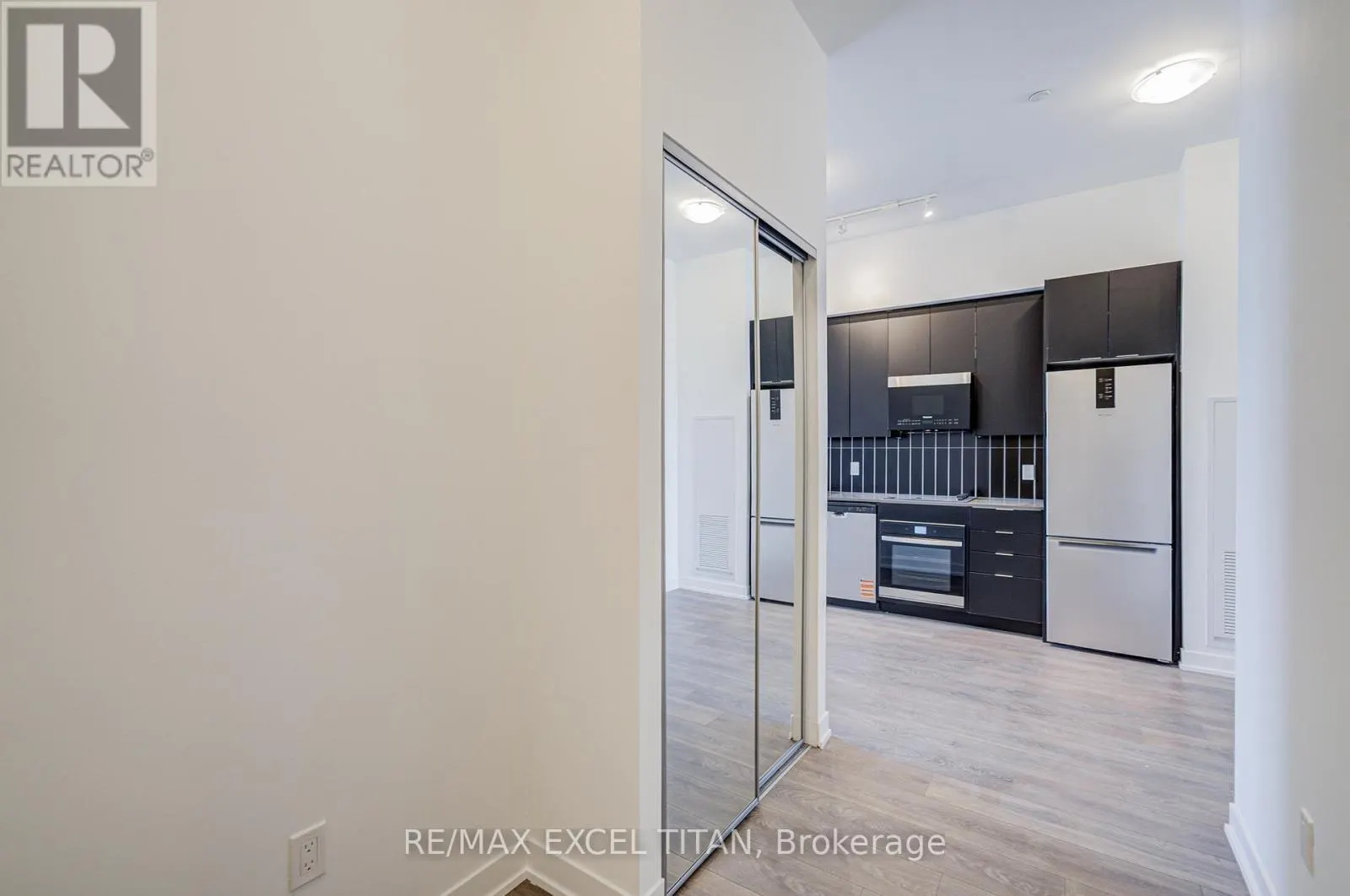 3003 - 498 CALDARI ROAD N