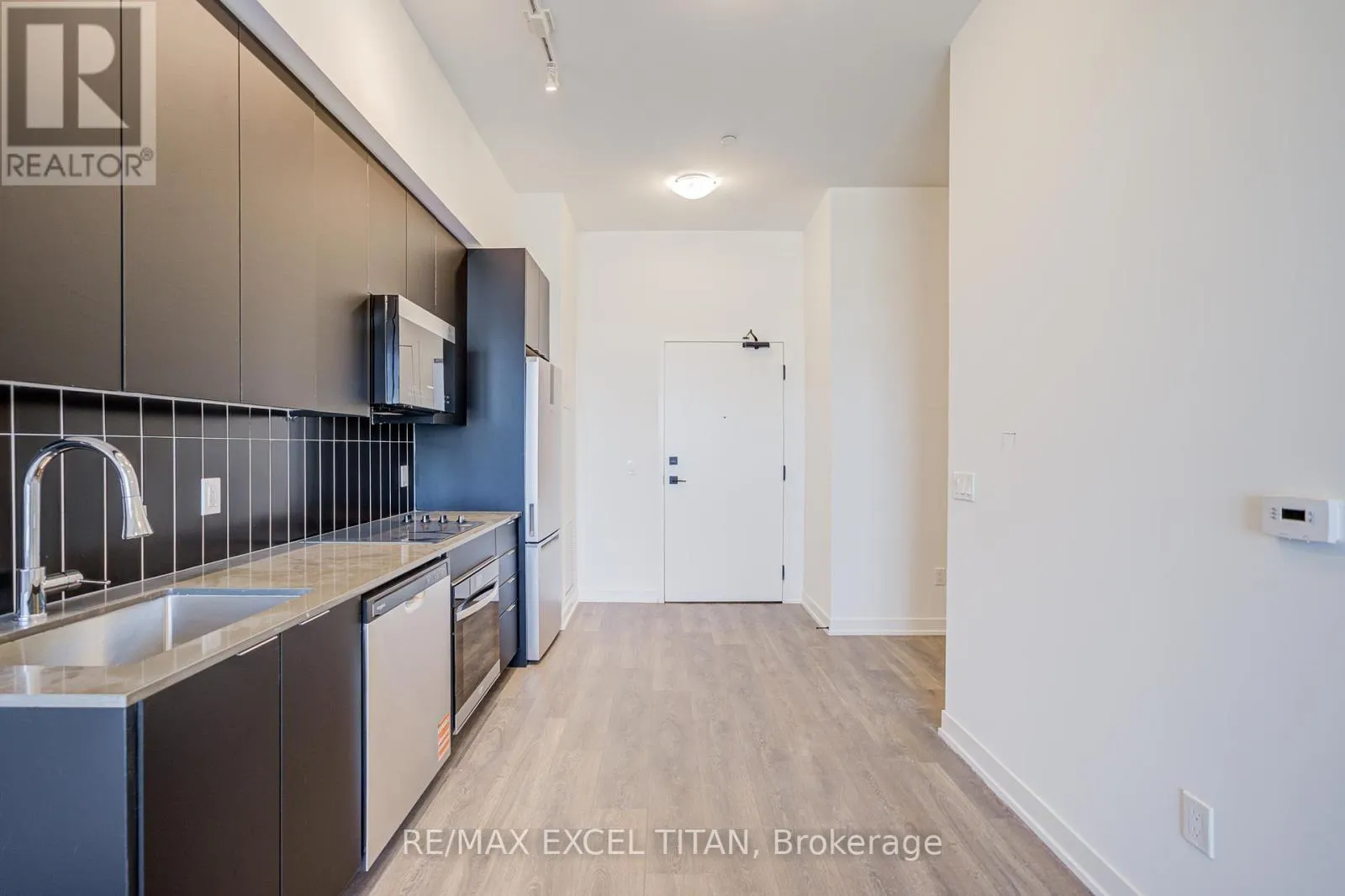 3003 - 498 CALDARI ROAD N
