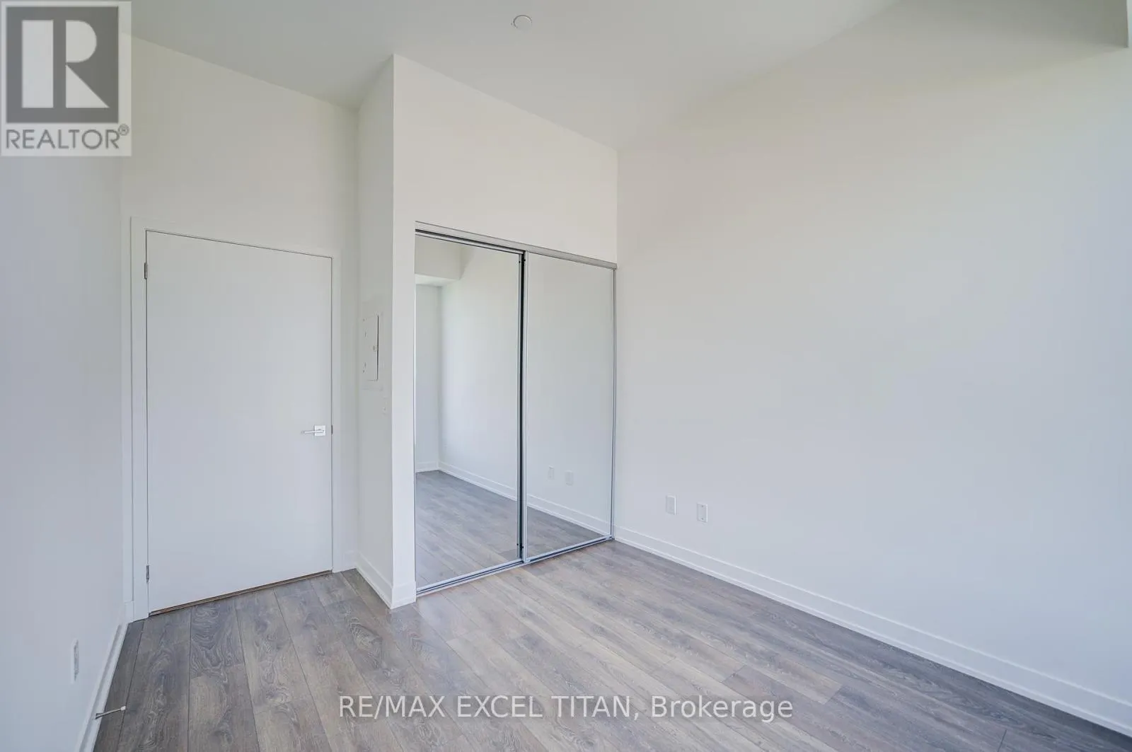 3003 - 498 CALDARI ROAD N