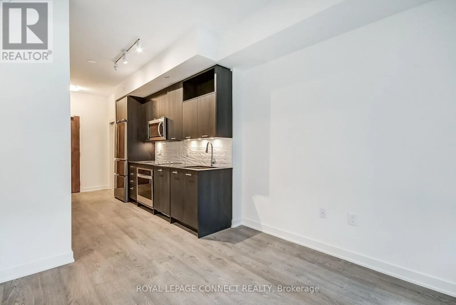 209 - 120 EAGLE ROCK WAY