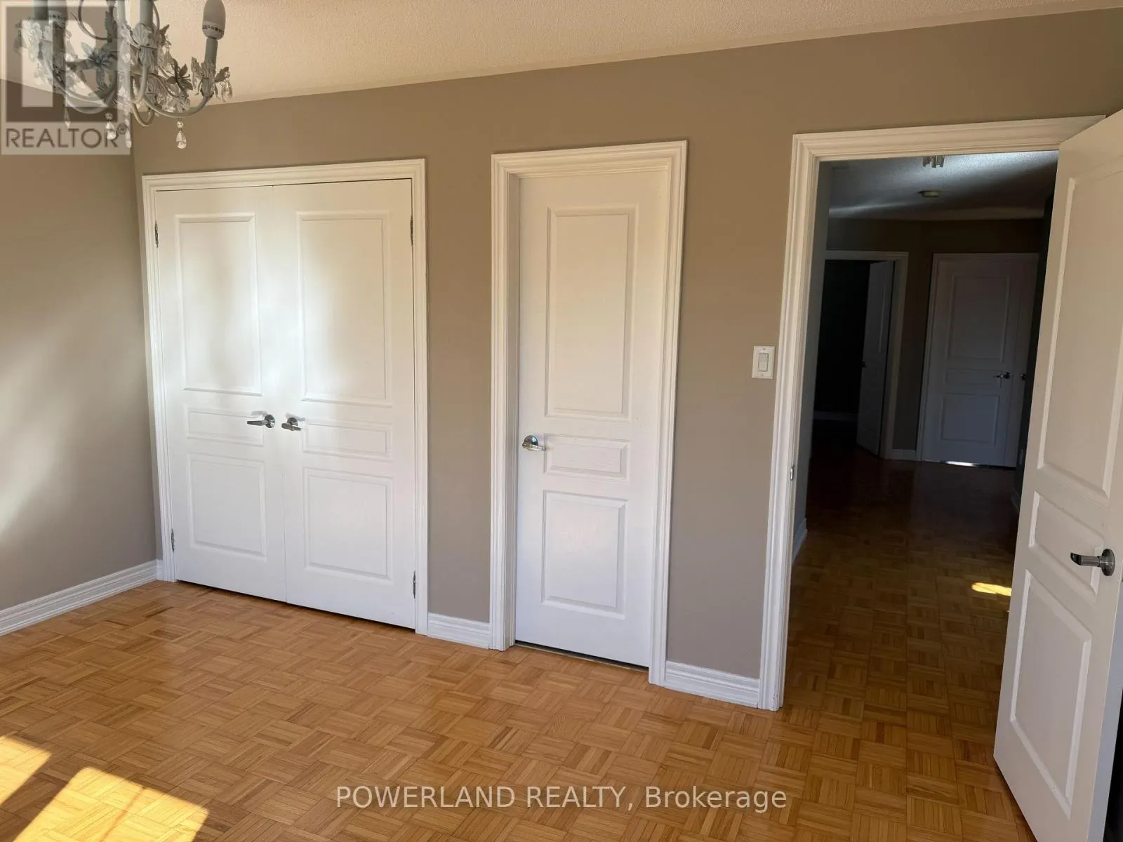 16 RAVINE EDGE DRIVE