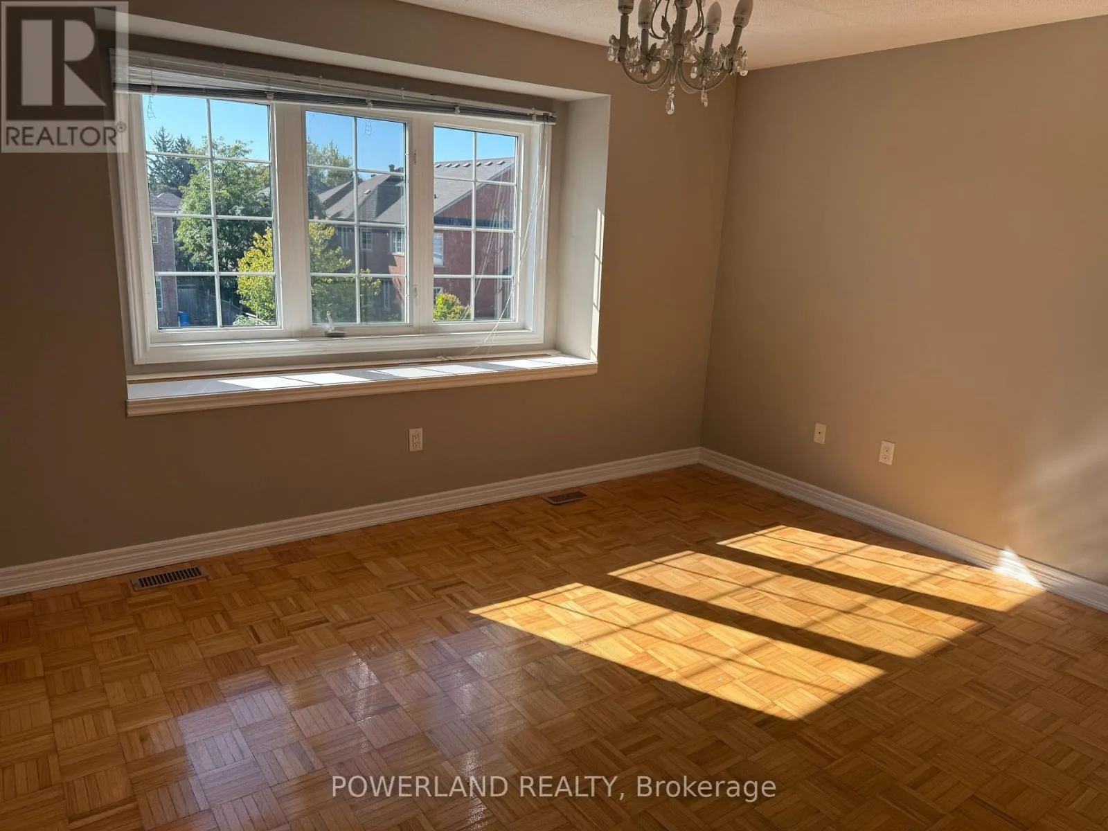 16 RAVINE EDGE DRIVE