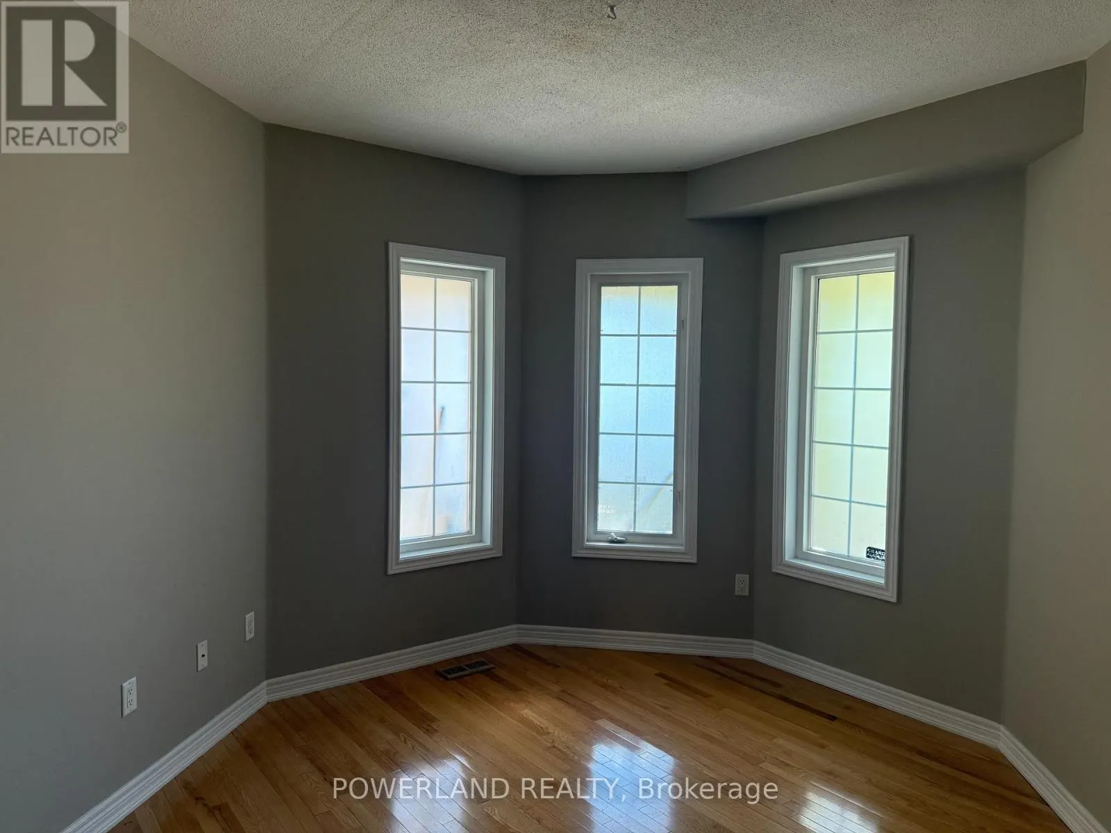 16 RAVINE EDGE DRIVE