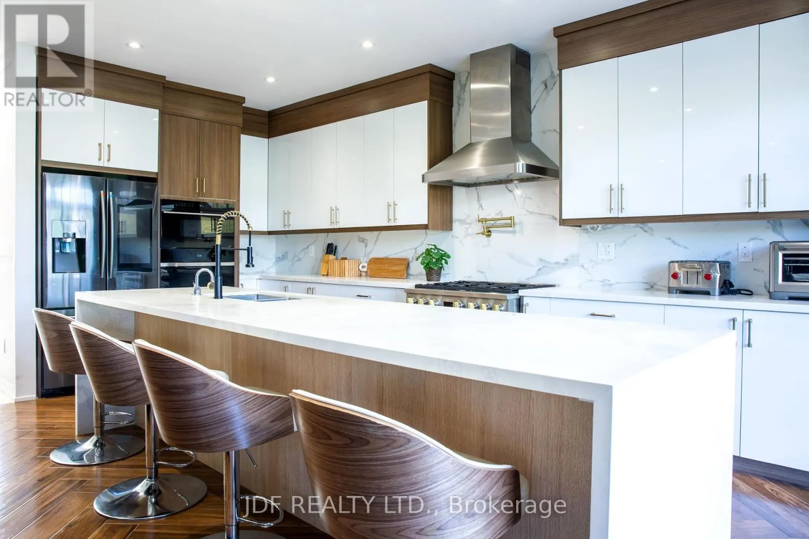 125 CRANBROOK CRESCENT
