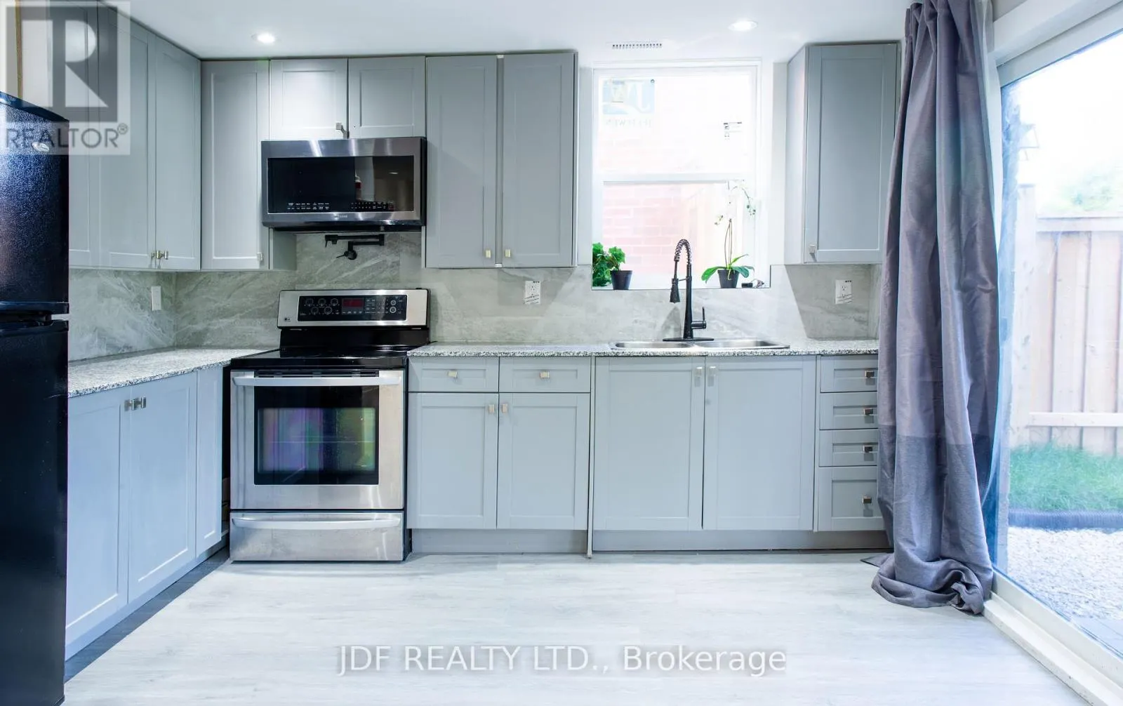 125 CRANBROOK CRESCENT