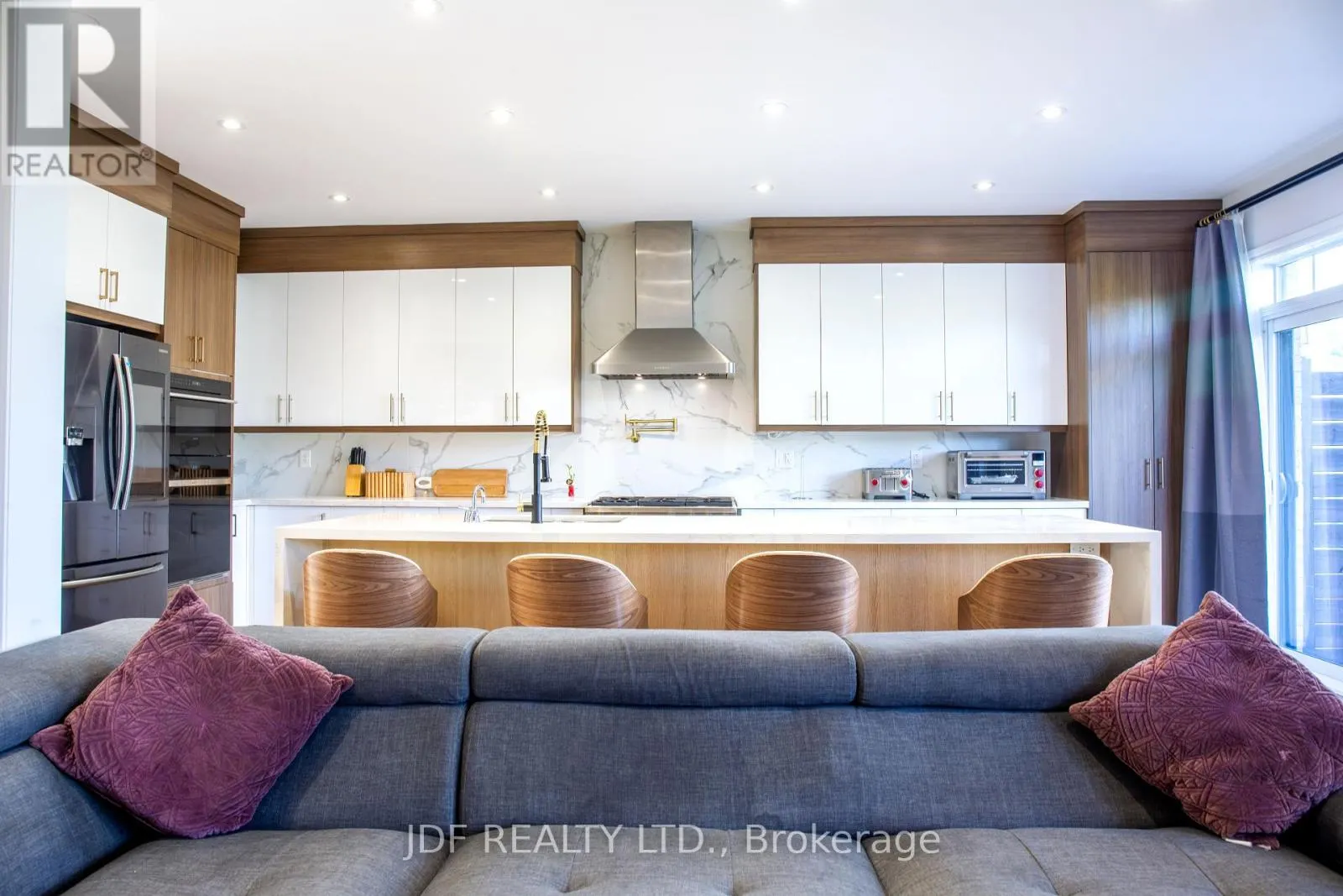 125 CRANBROOK CRESCENT