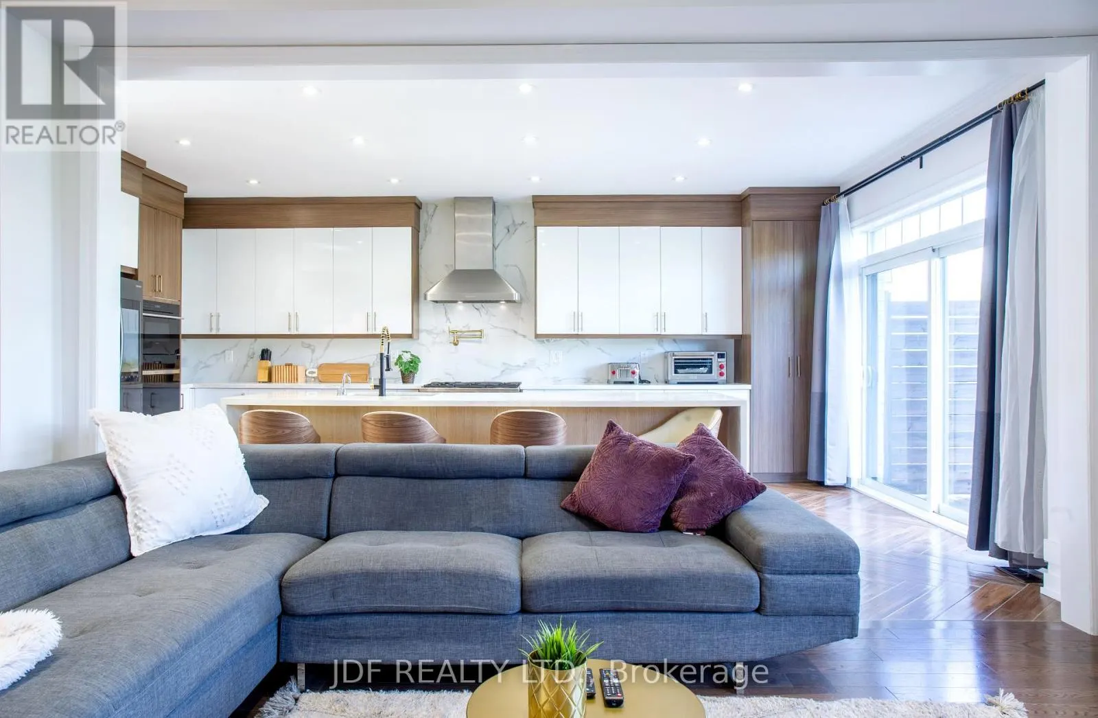 125 CRANBROOK CRESCENT