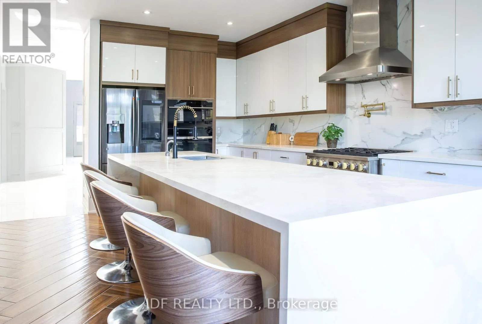 125 CRANBROOK CRESCENT