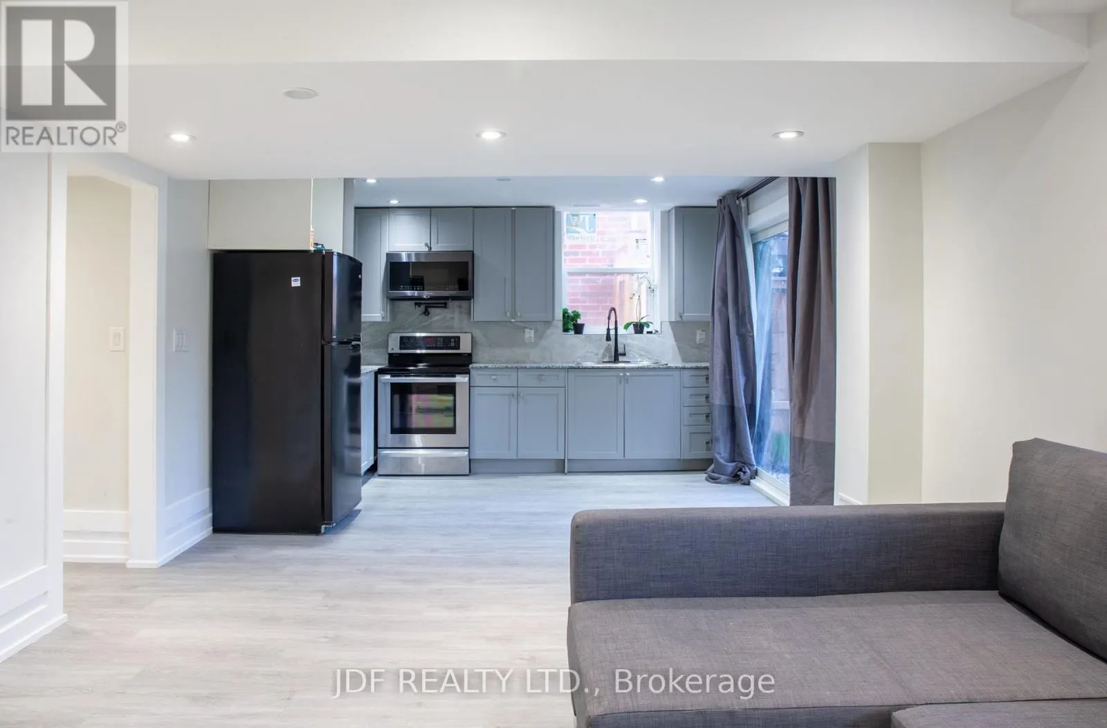 125 CRANBROOK CRESCENT
