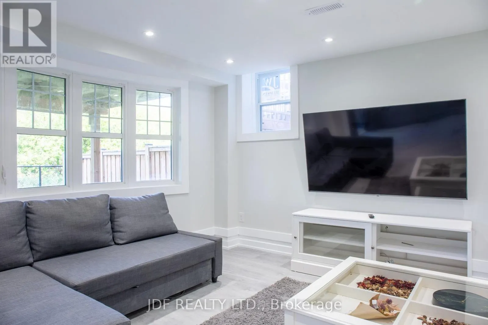 125 CRANBROOK CRESCENT