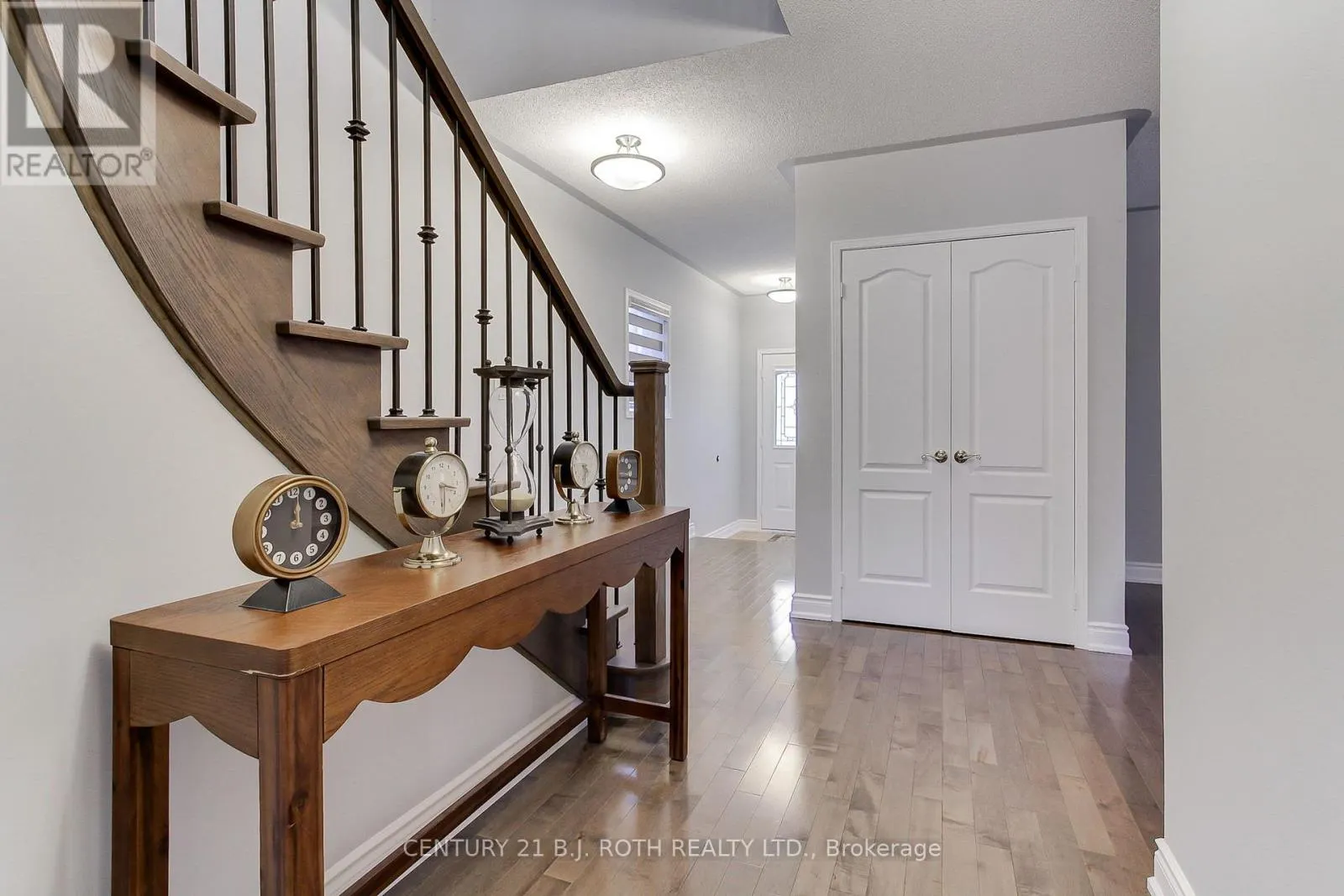 484 MENCZEL CRESCENT