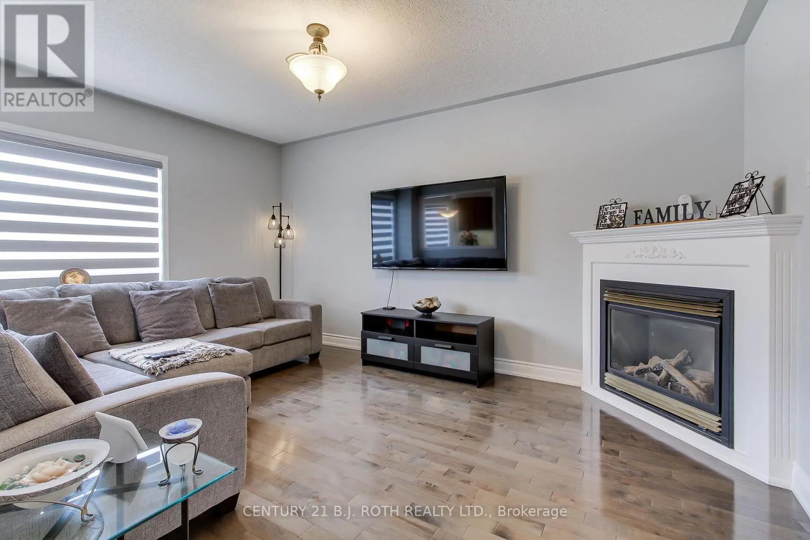 484 MENCZEL CRESCENT