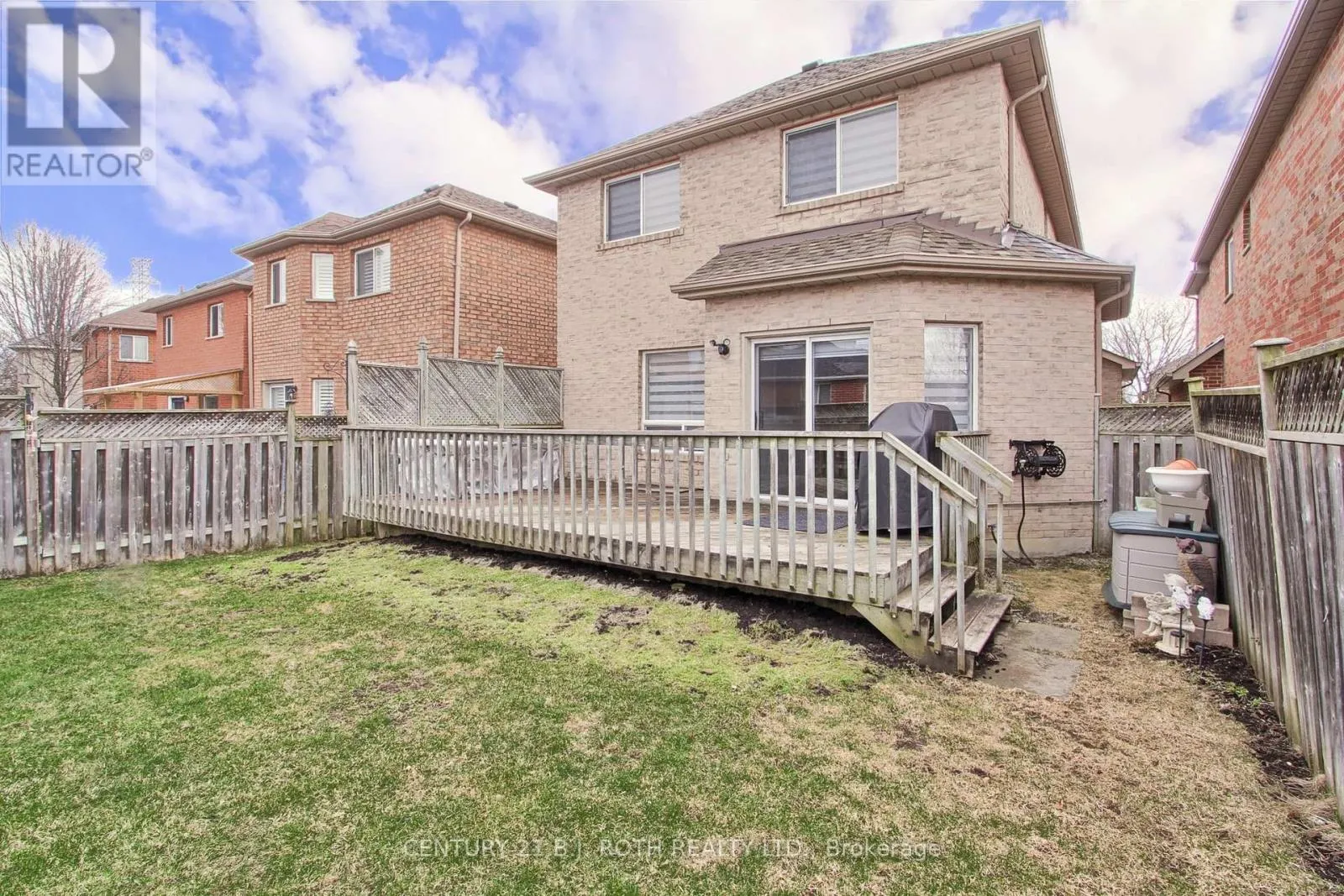 484 MENCZEL CRESCENT