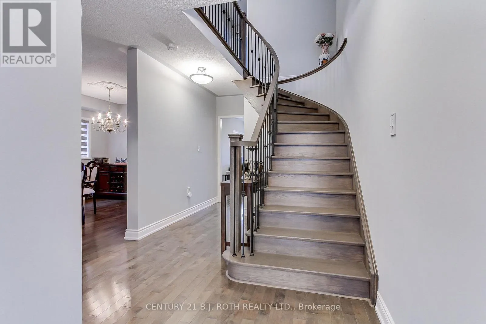 484 MENCZEL CRESCENT