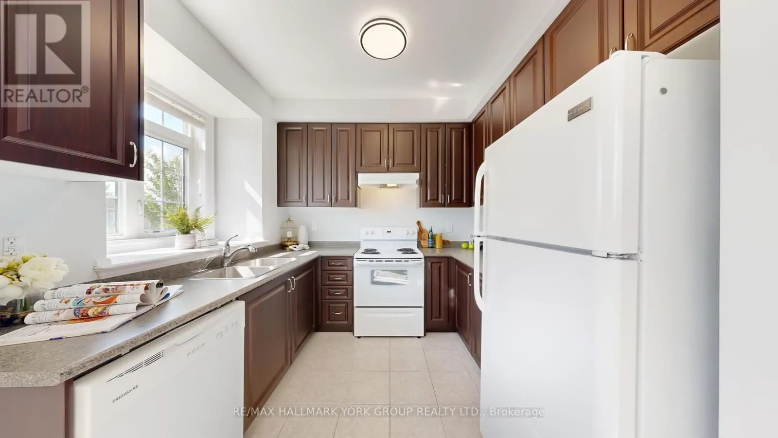 6 ROY GROVE WAY