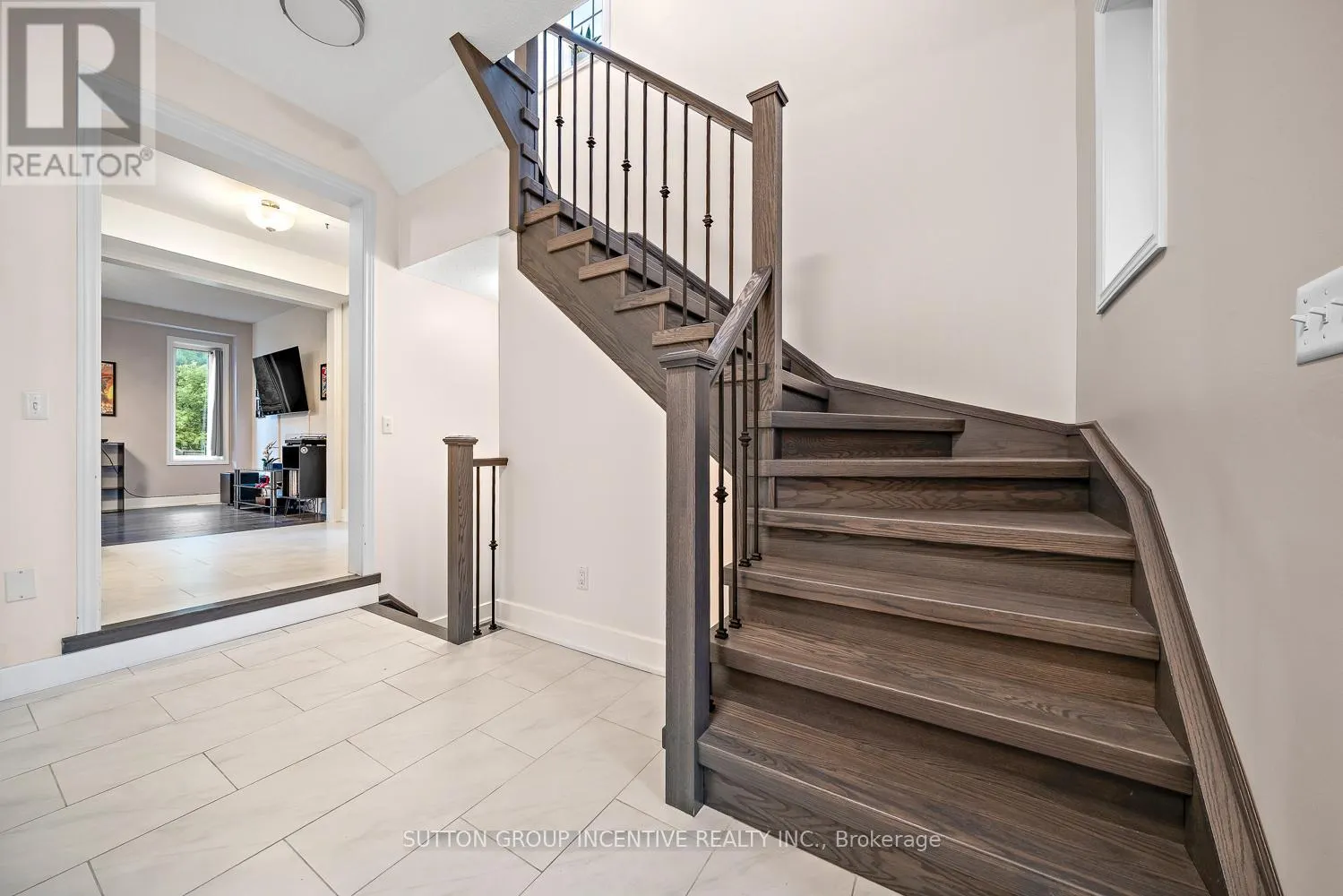 105 COLLIER CRESCENT