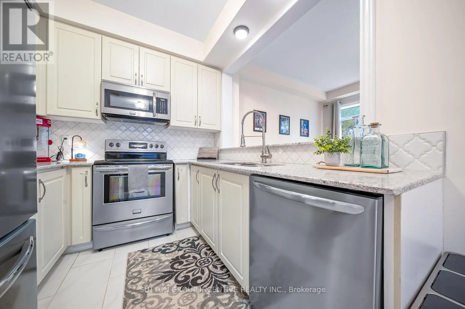 105 COLLIER CRESCENT