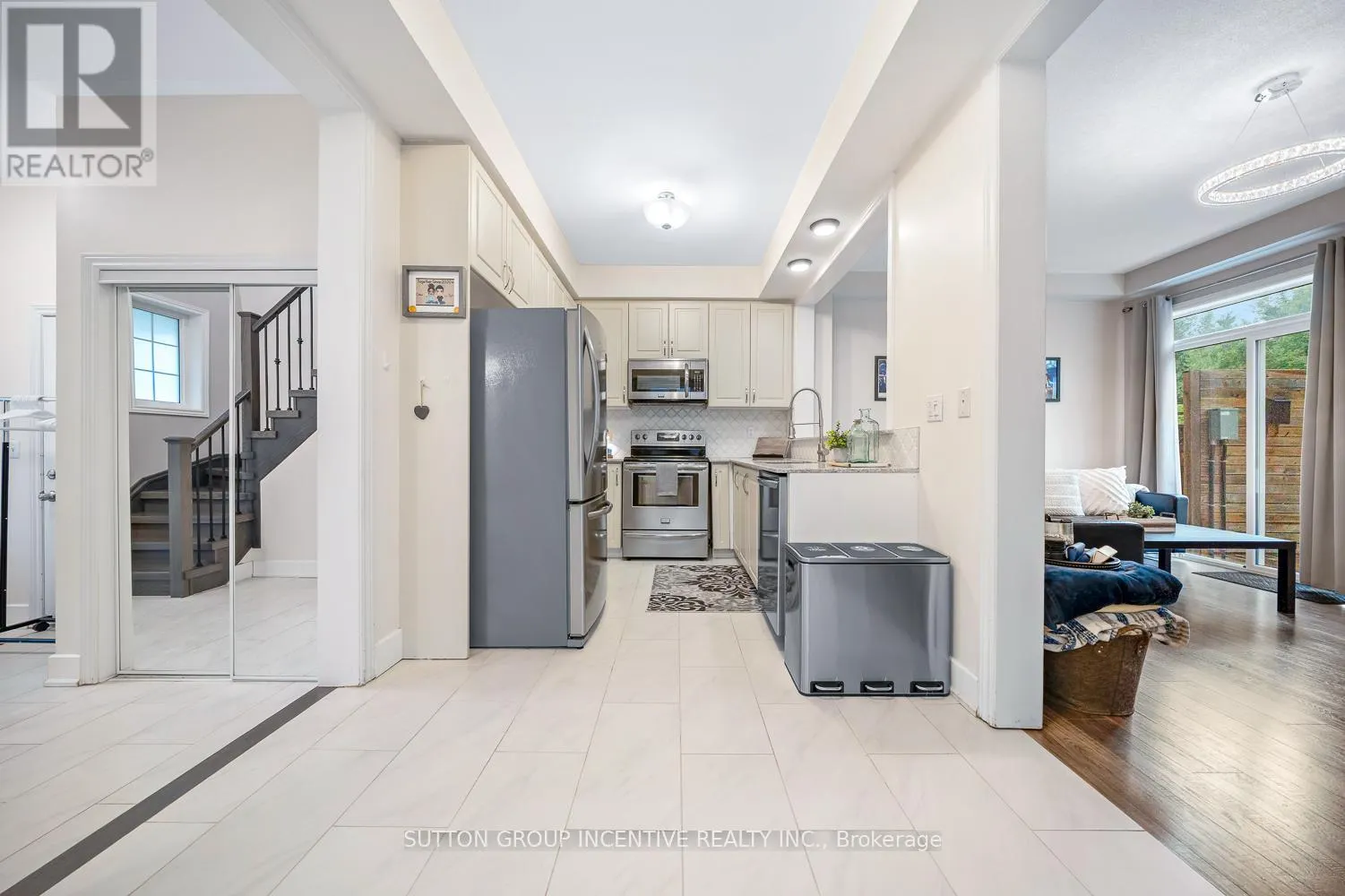105 COLLIER CRESCENT