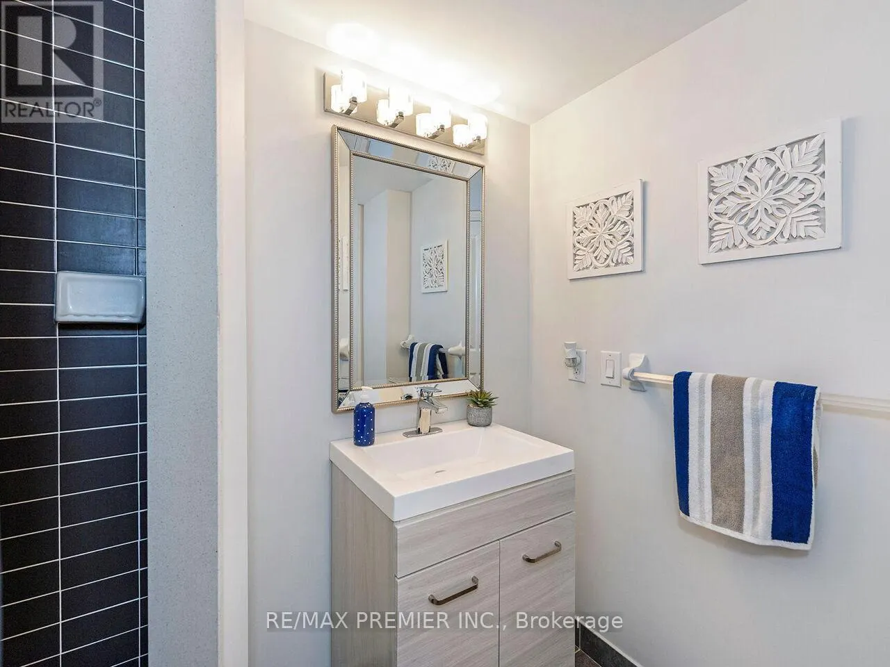 313 - 7730 KIPLING AVENUE