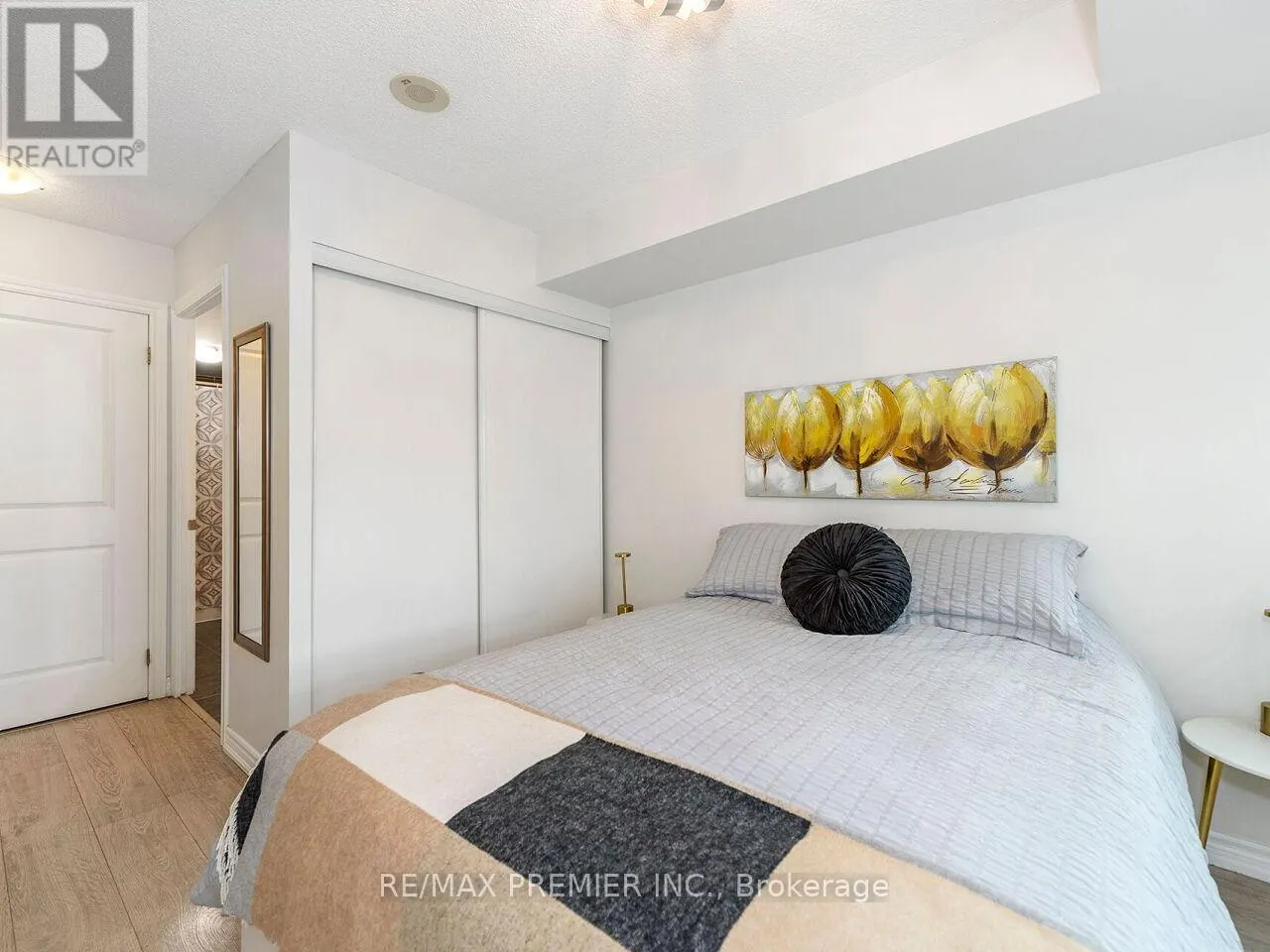 313 - 7730 KIPLING AVENUE