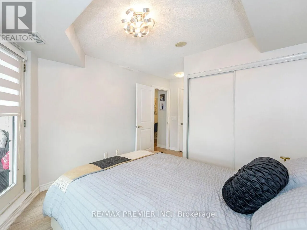 313 - 7730 KIPLING AVENUE
