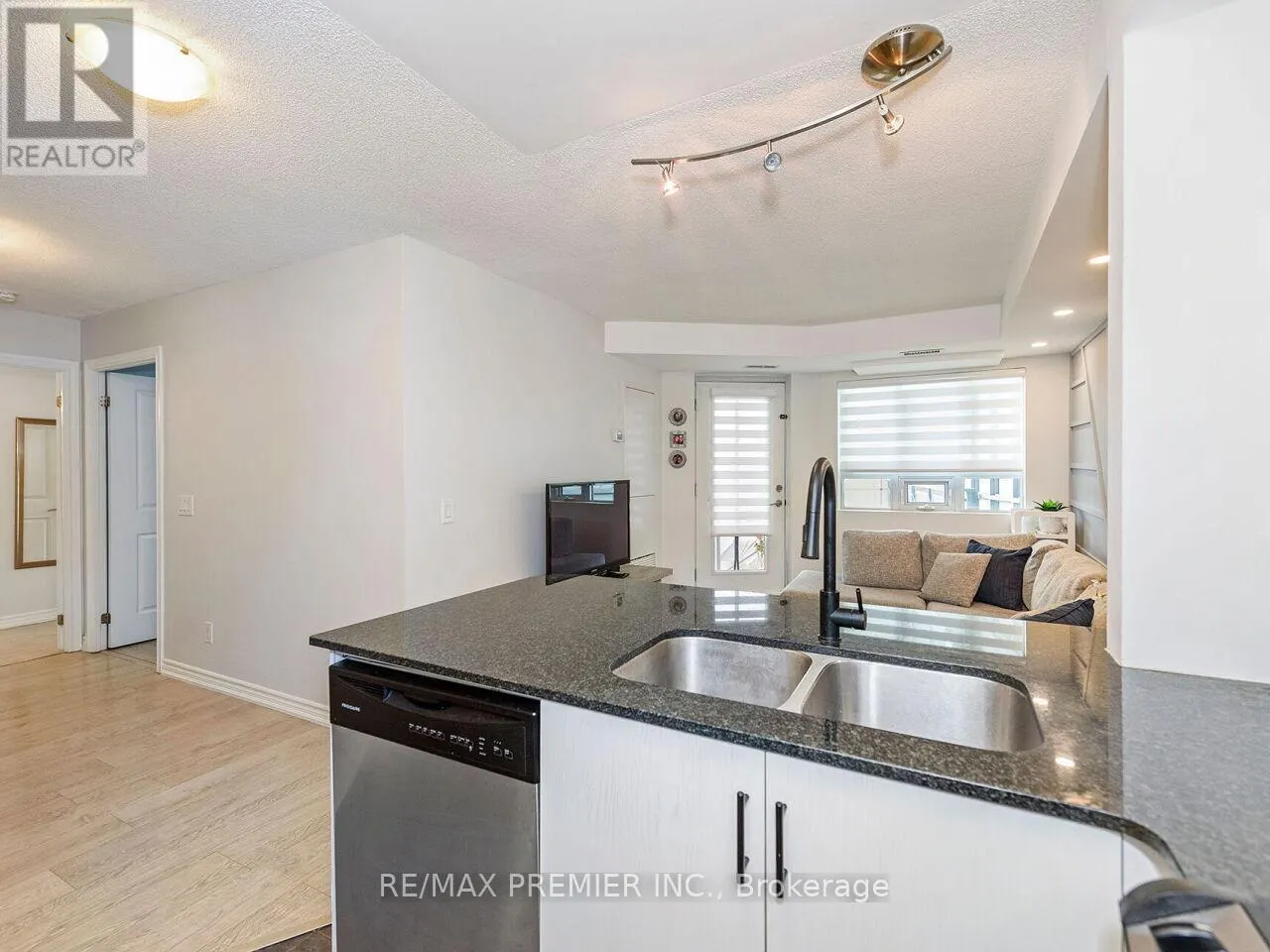 313 - 7730 KIPLING AVENUE