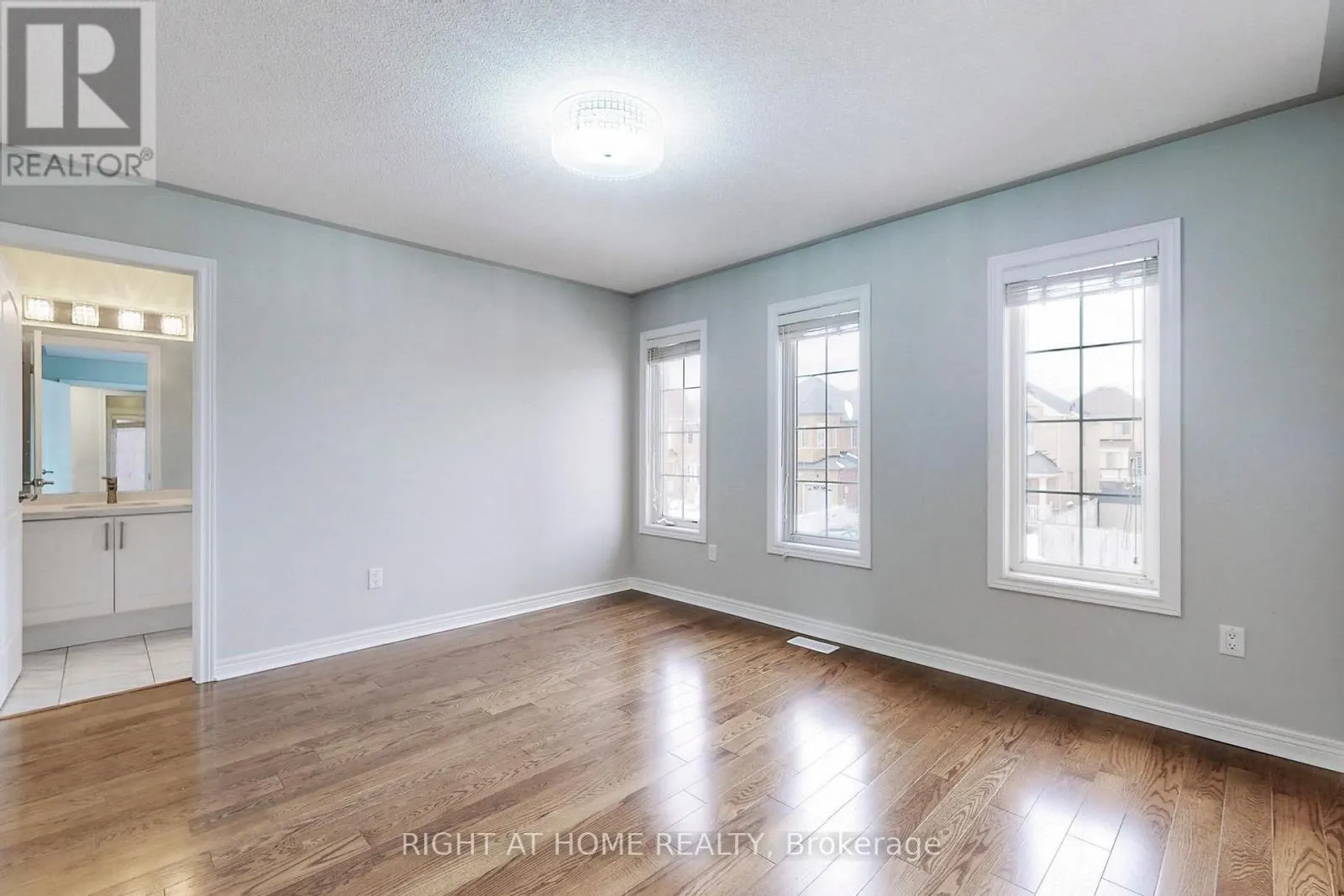 90 MAPLEBANK CRESCENT