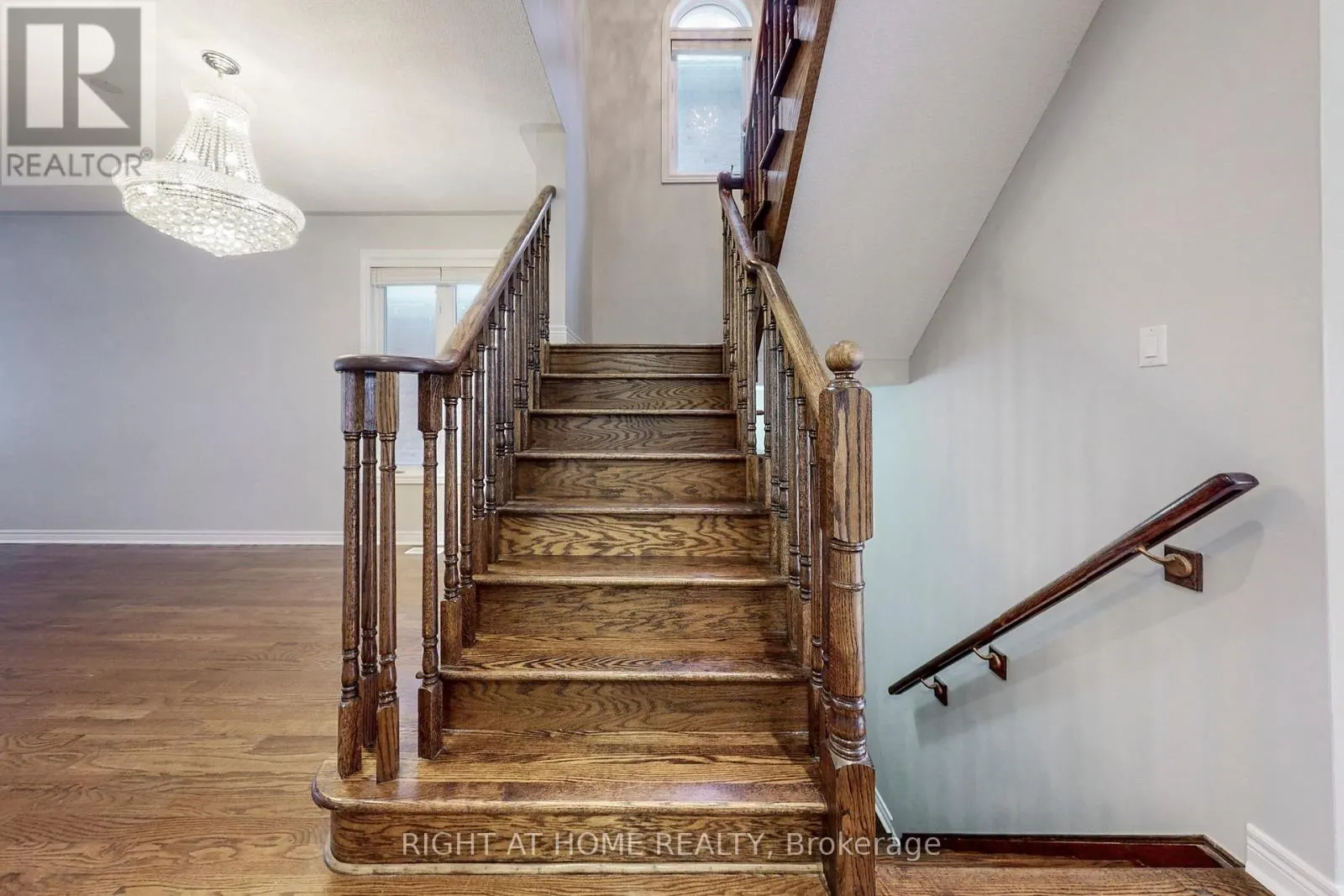90 MAPLEBANK CRESCENT
