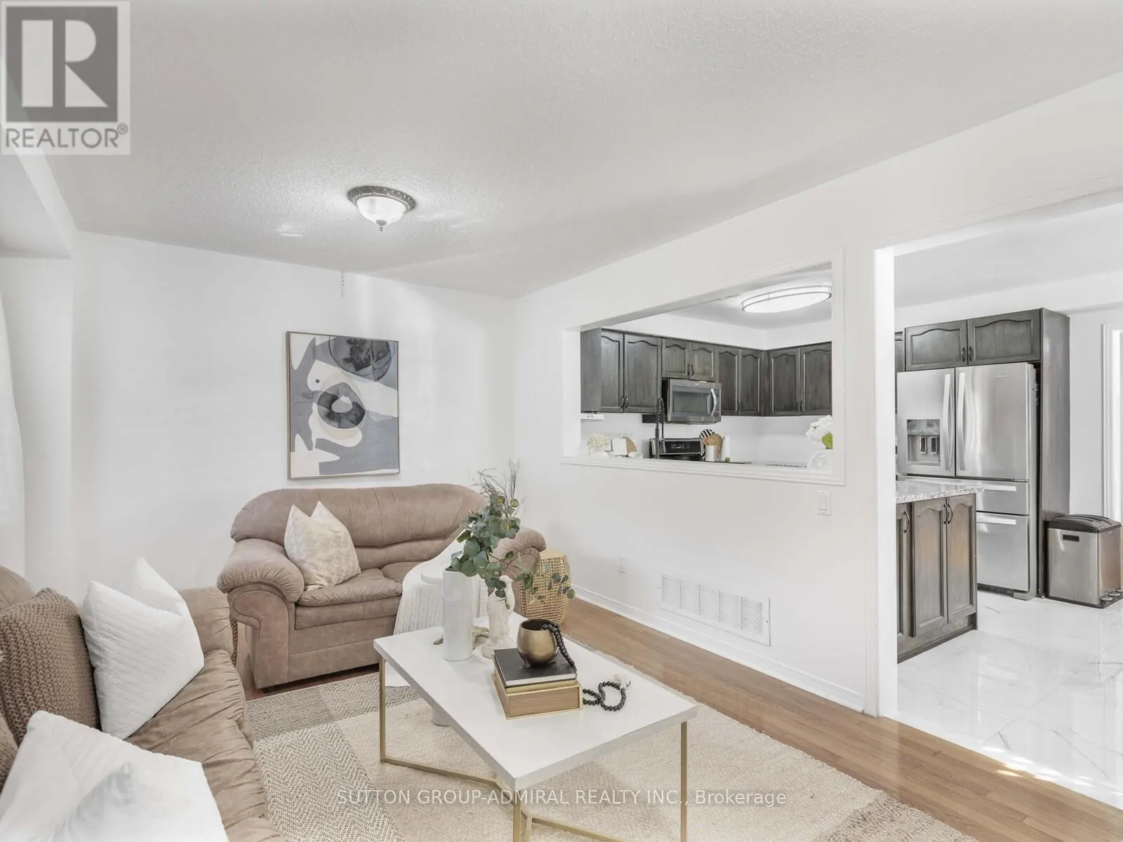 185 FOXFIELD CRESCENT
