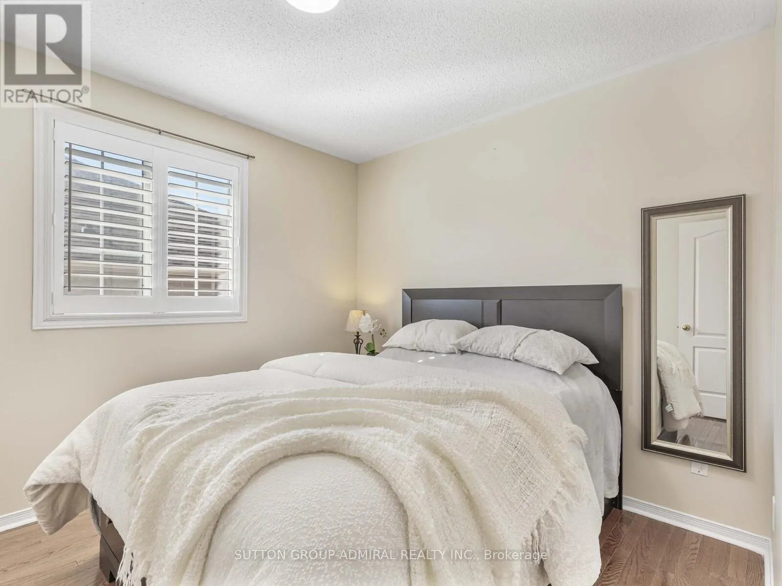 185 FOXFIELD CRESCENT