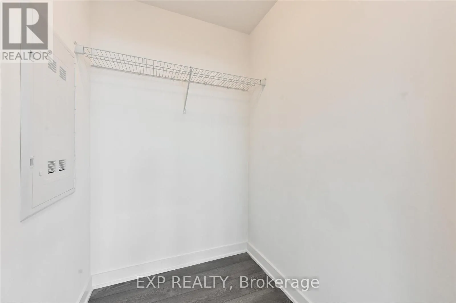 1006 - 120 EAGLE ROCK WAY