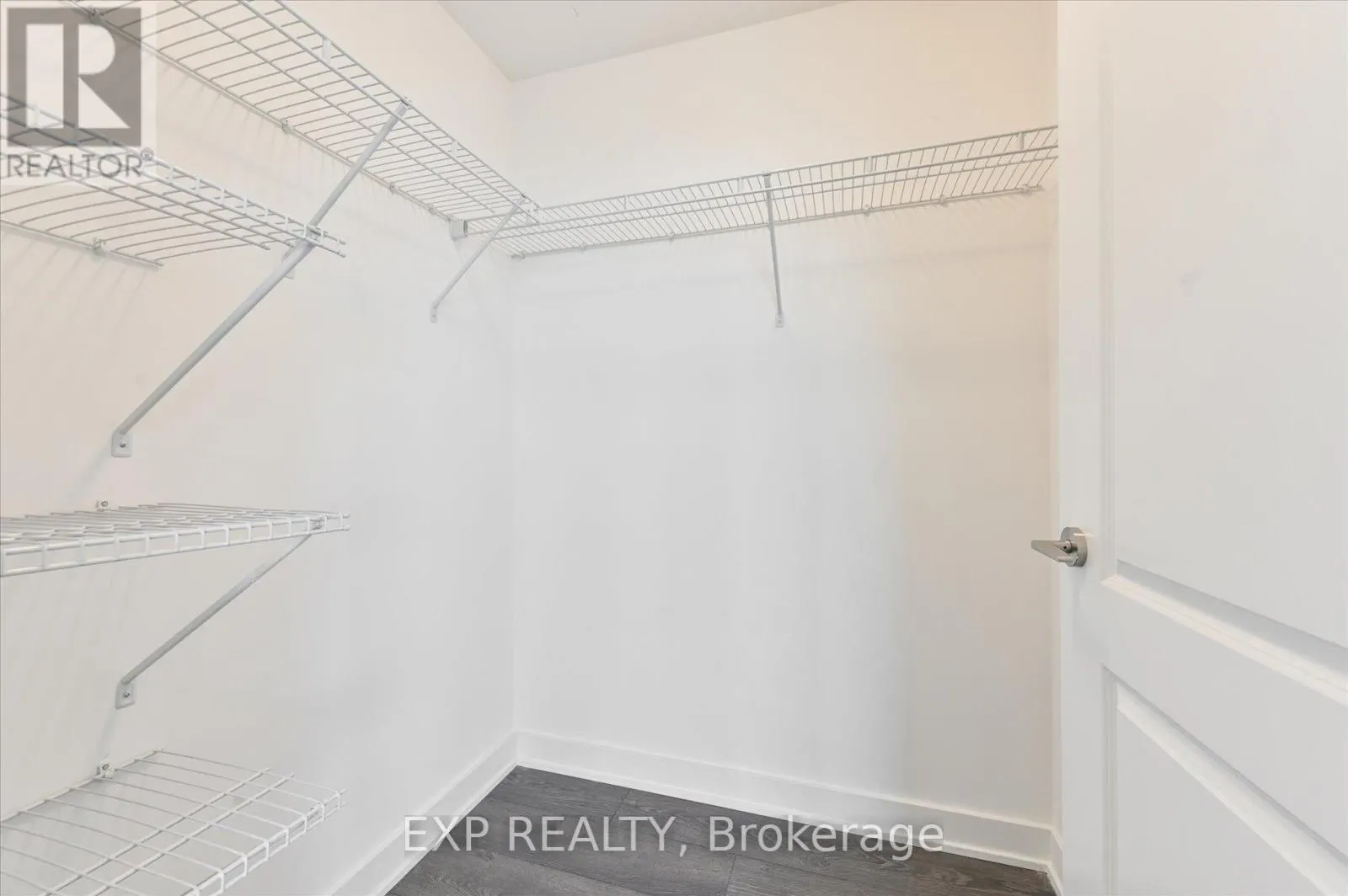 1006 - 120 EAGLE ROCK WAY