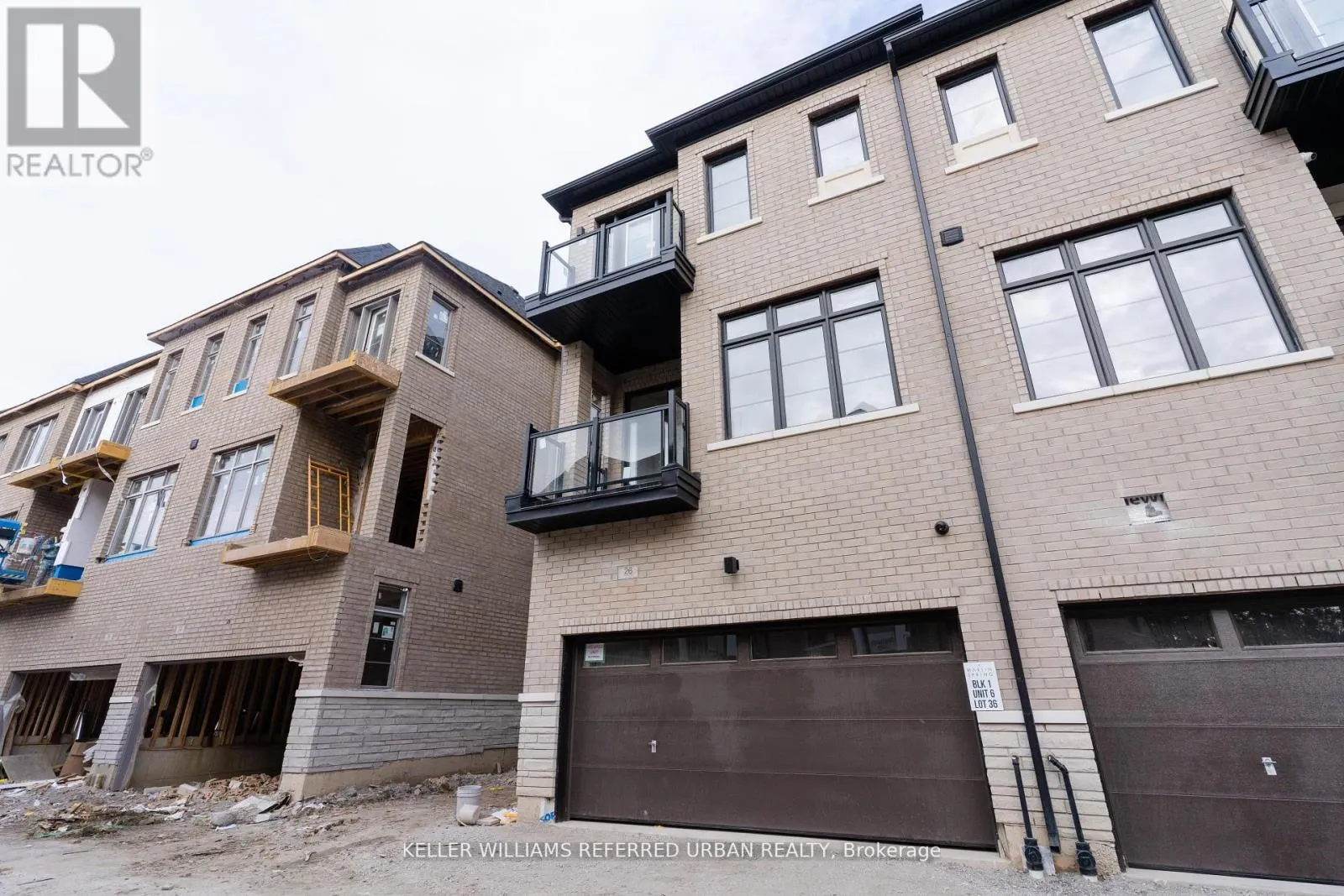 26 DE LA ROCHE DRIVE