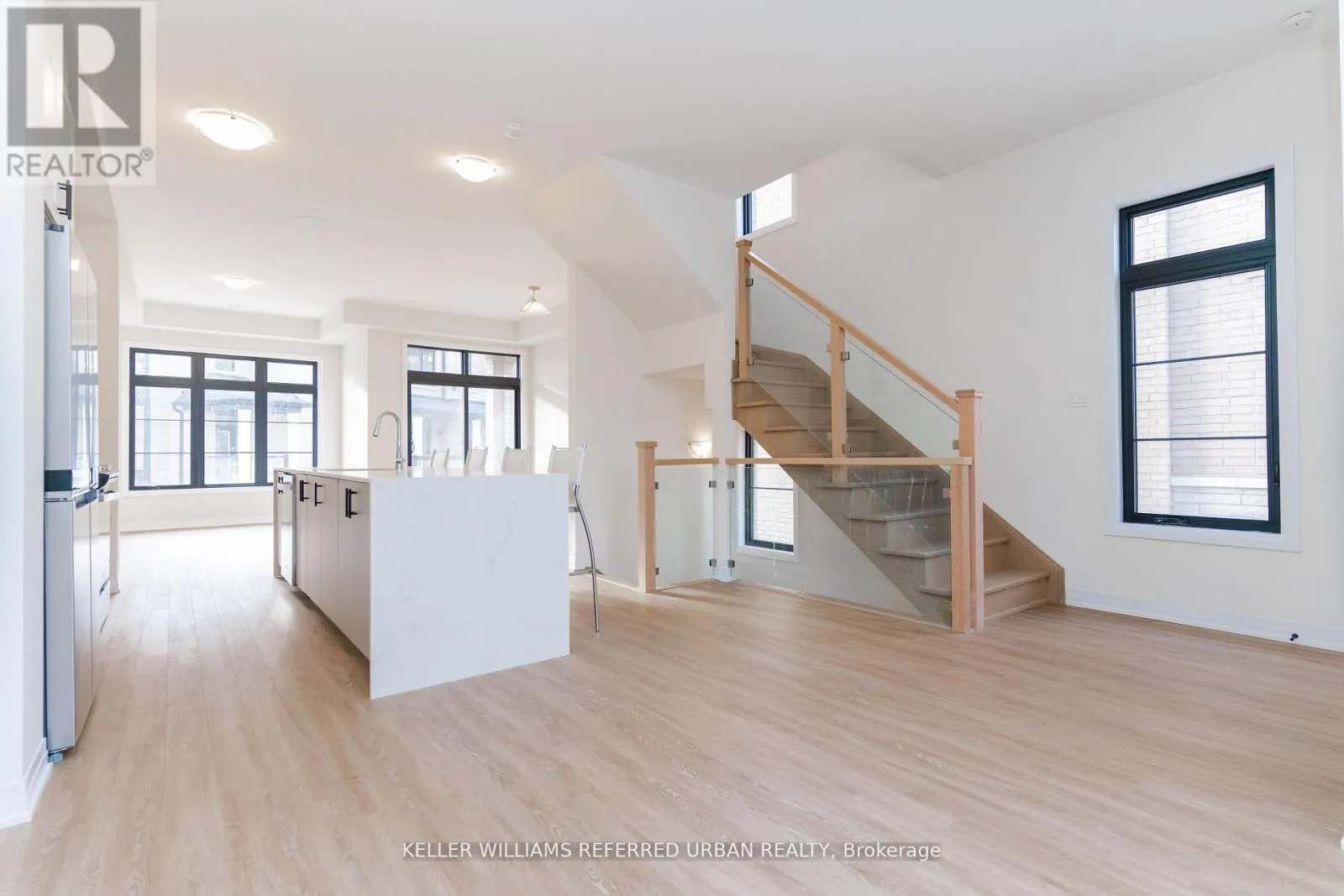 26 DE LA ROCHE DRIVE