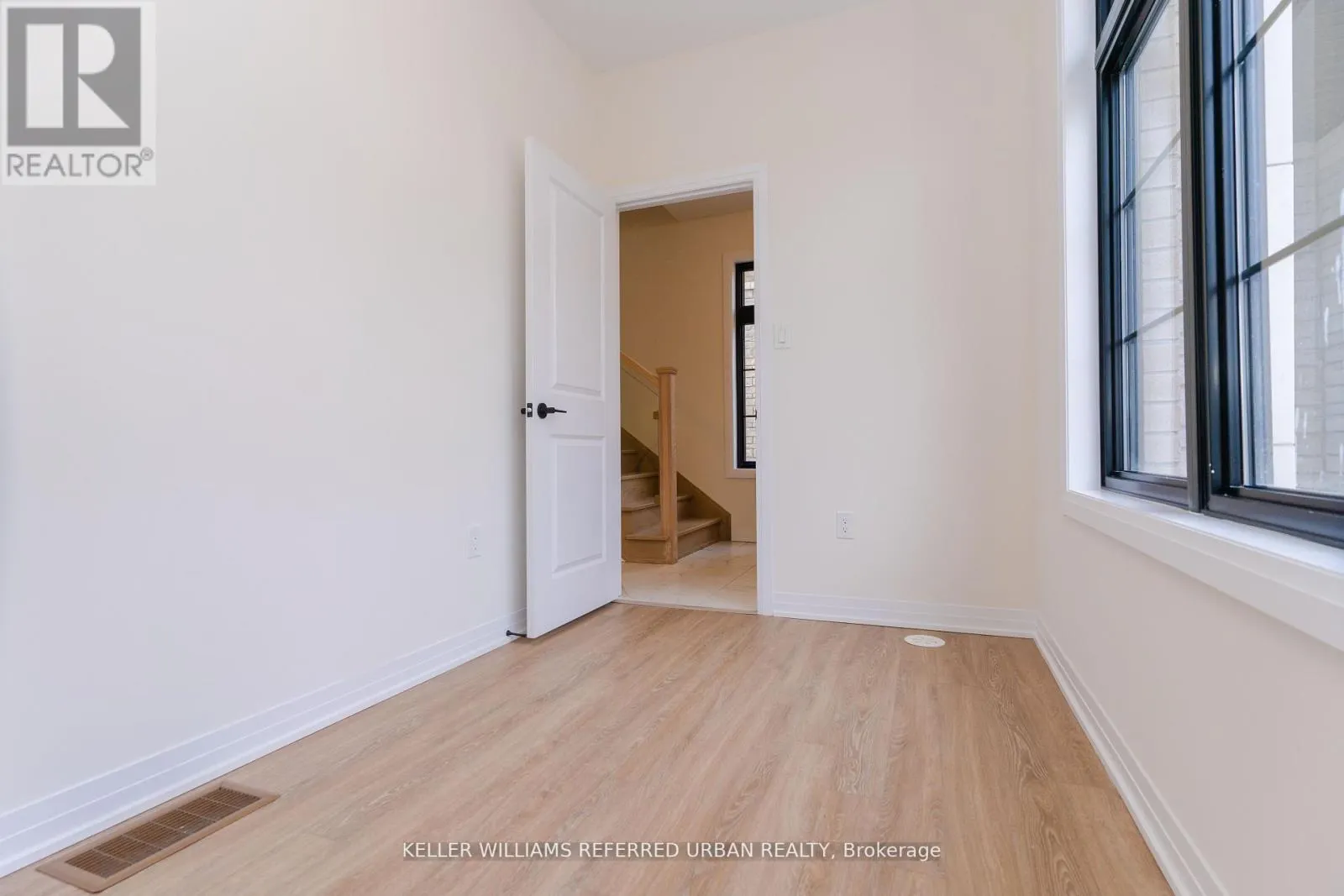 26 DE LA ROCHE DRIVE