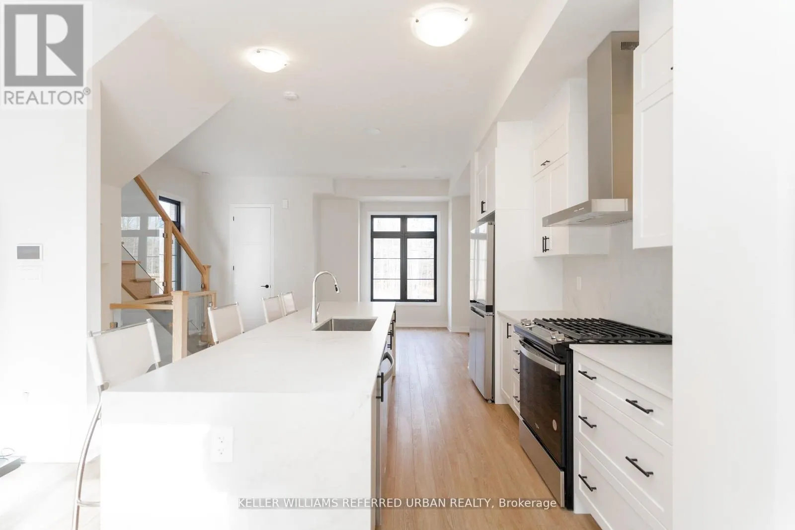 26 DE LA ROCHE DRIVE
