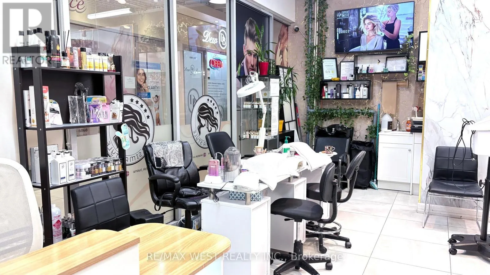 104 - 7181 YONGE STREET