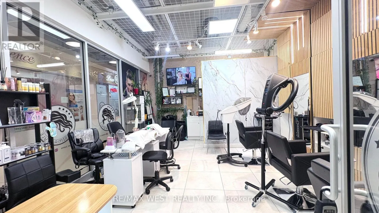 104 - 7181 YONGE STREET