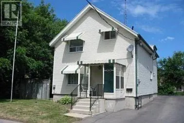 MAIN FLOOR - 89 CENTRE STREET E
