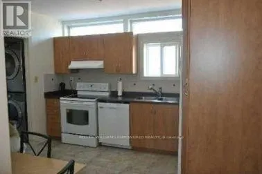 MAIN FLOOR - 89 CENTRE STREET E