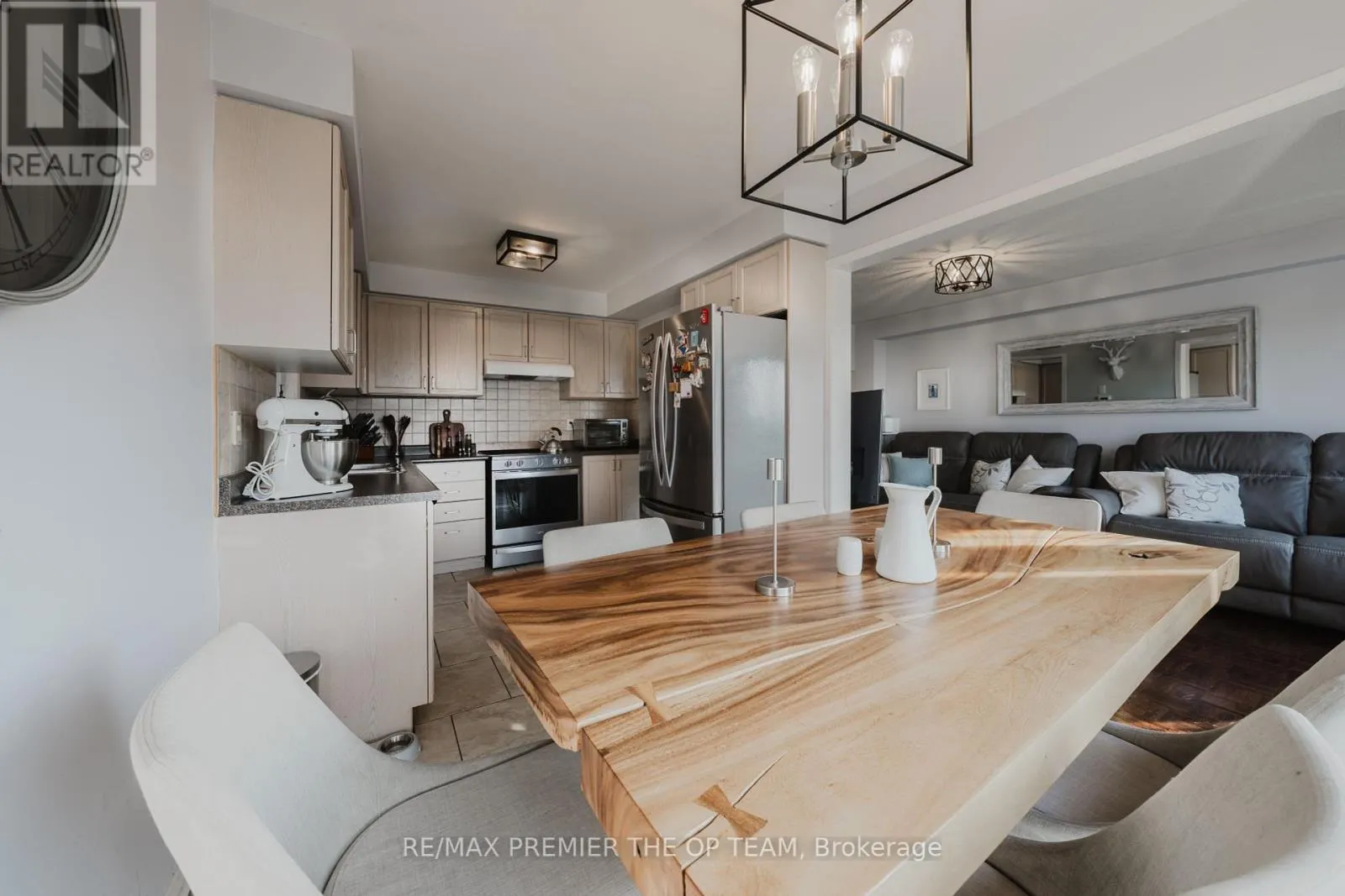 50 BEAVERBROOK CRESCENT