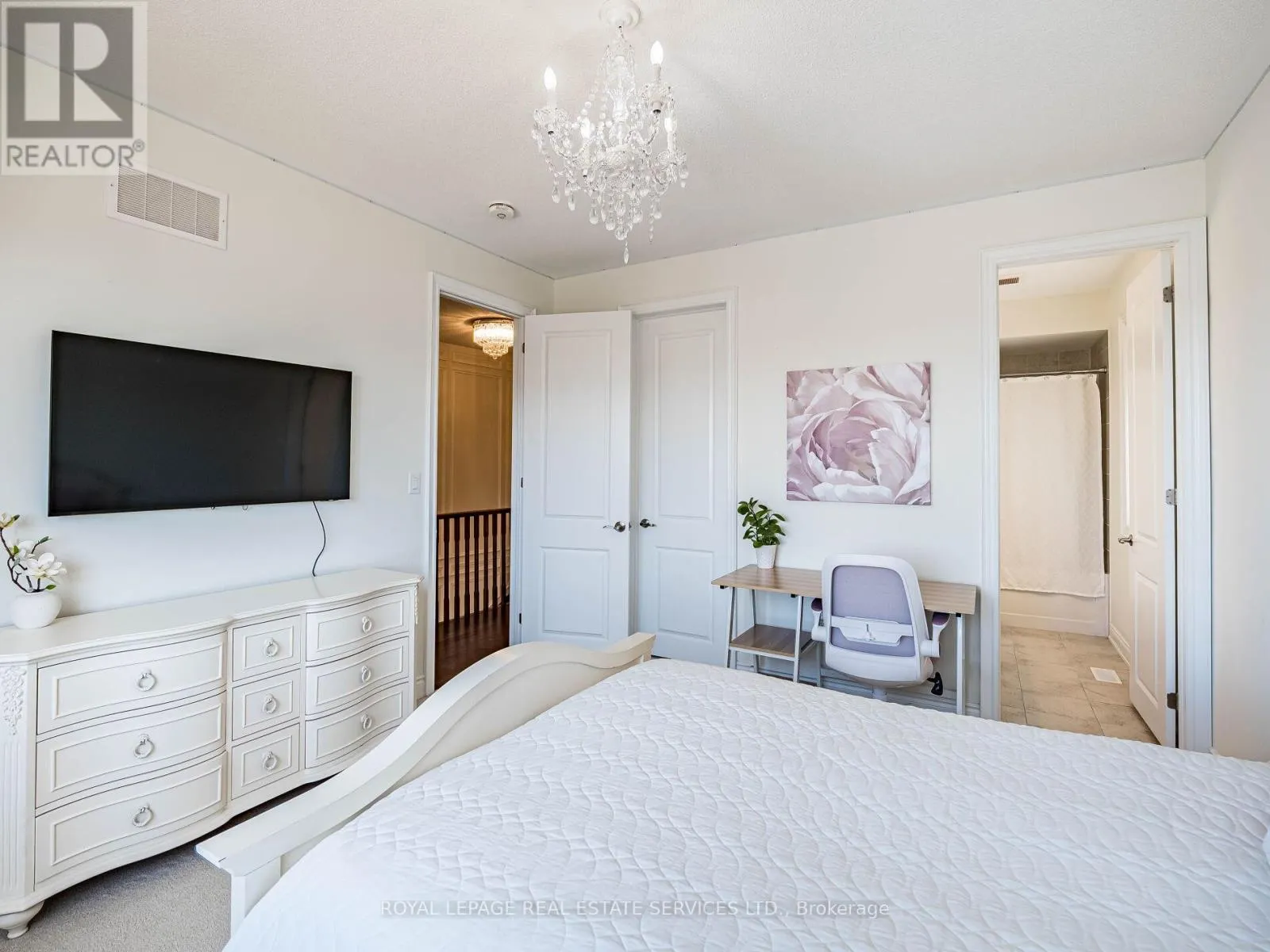 23 GRACE LAKE COURT