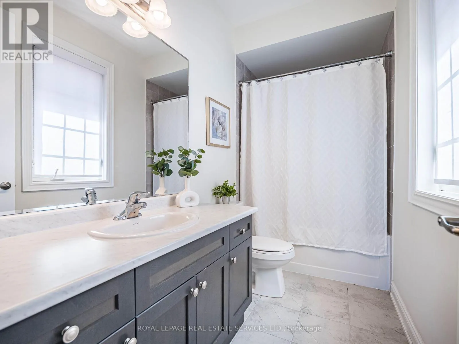 23 GRACE LAKE COURT