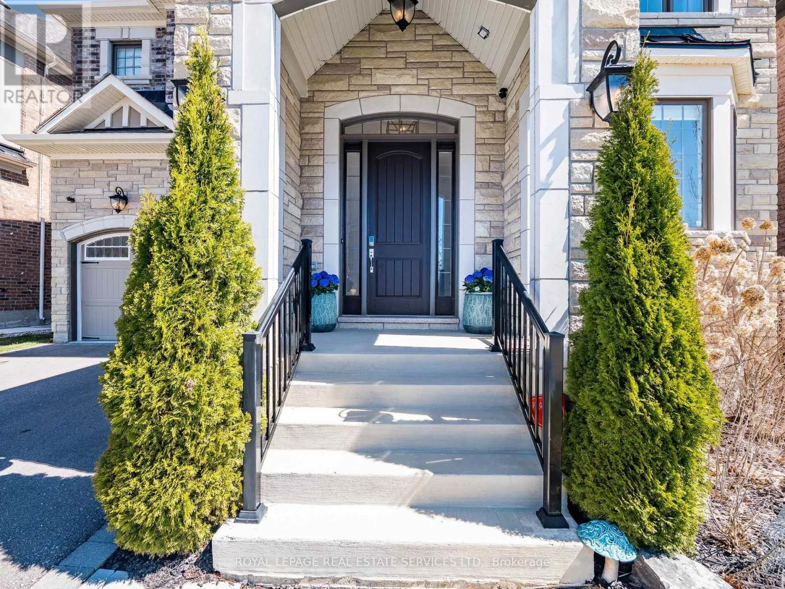 23 GRACE LAKE COURT