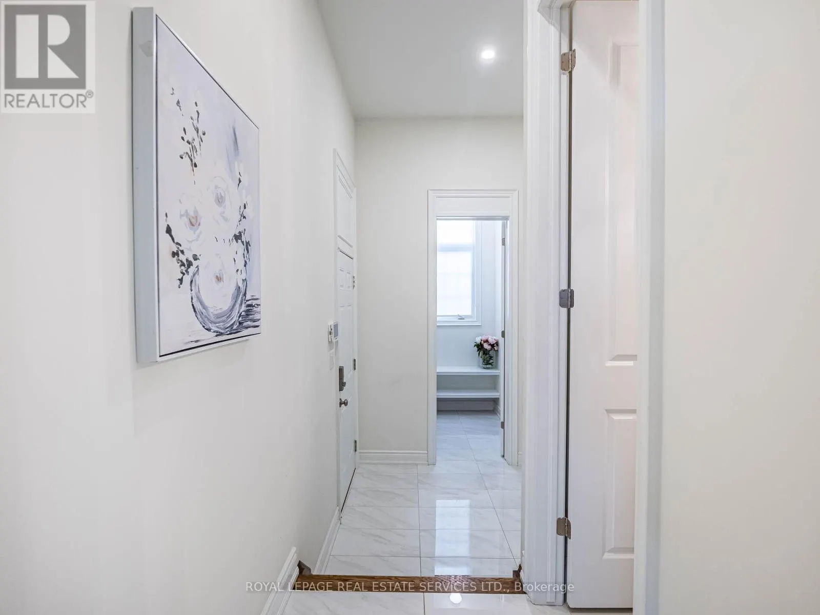 23 GRACE LAKE COURT